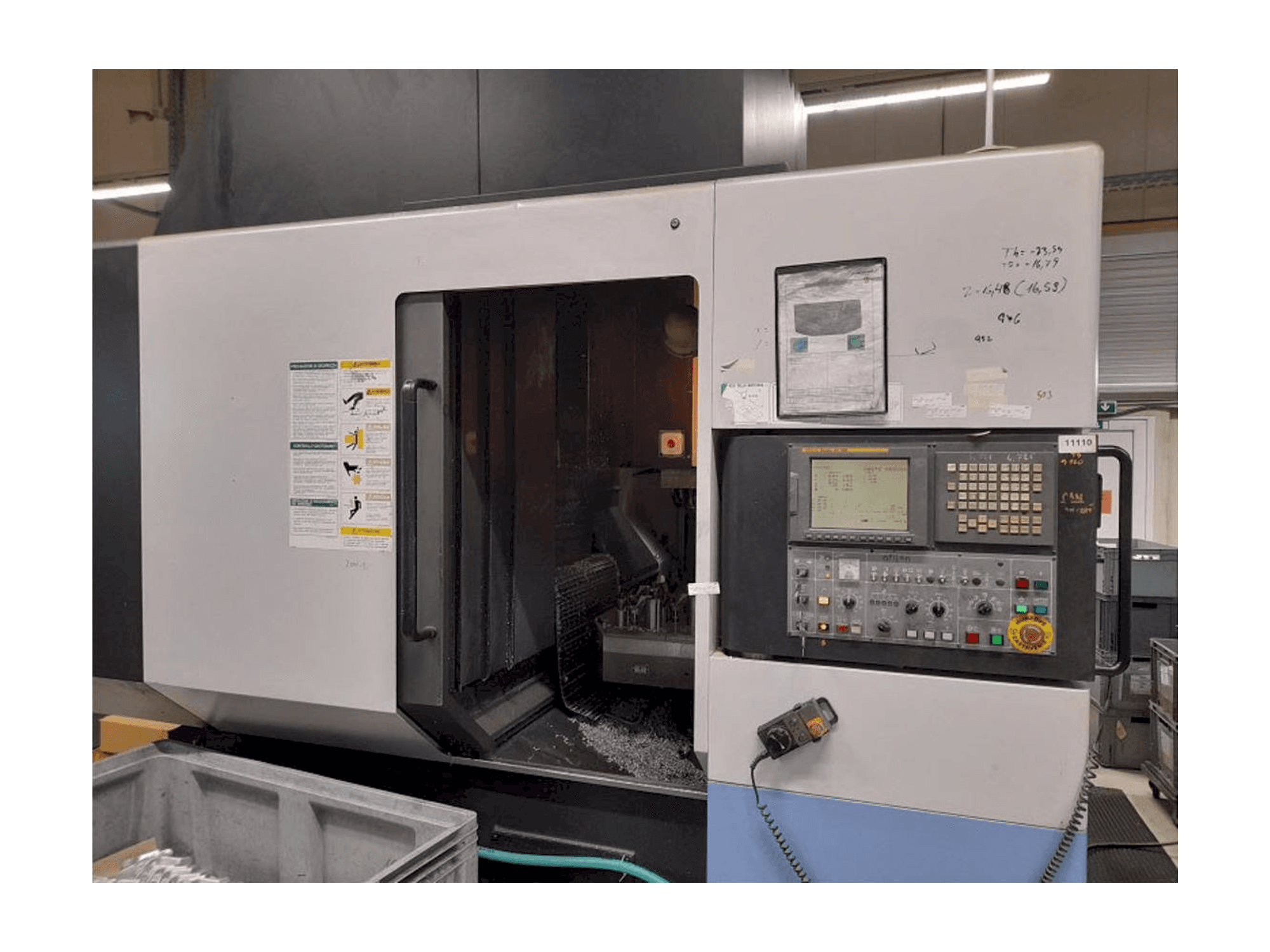 Vista frontale della macchina Doosan VC 500