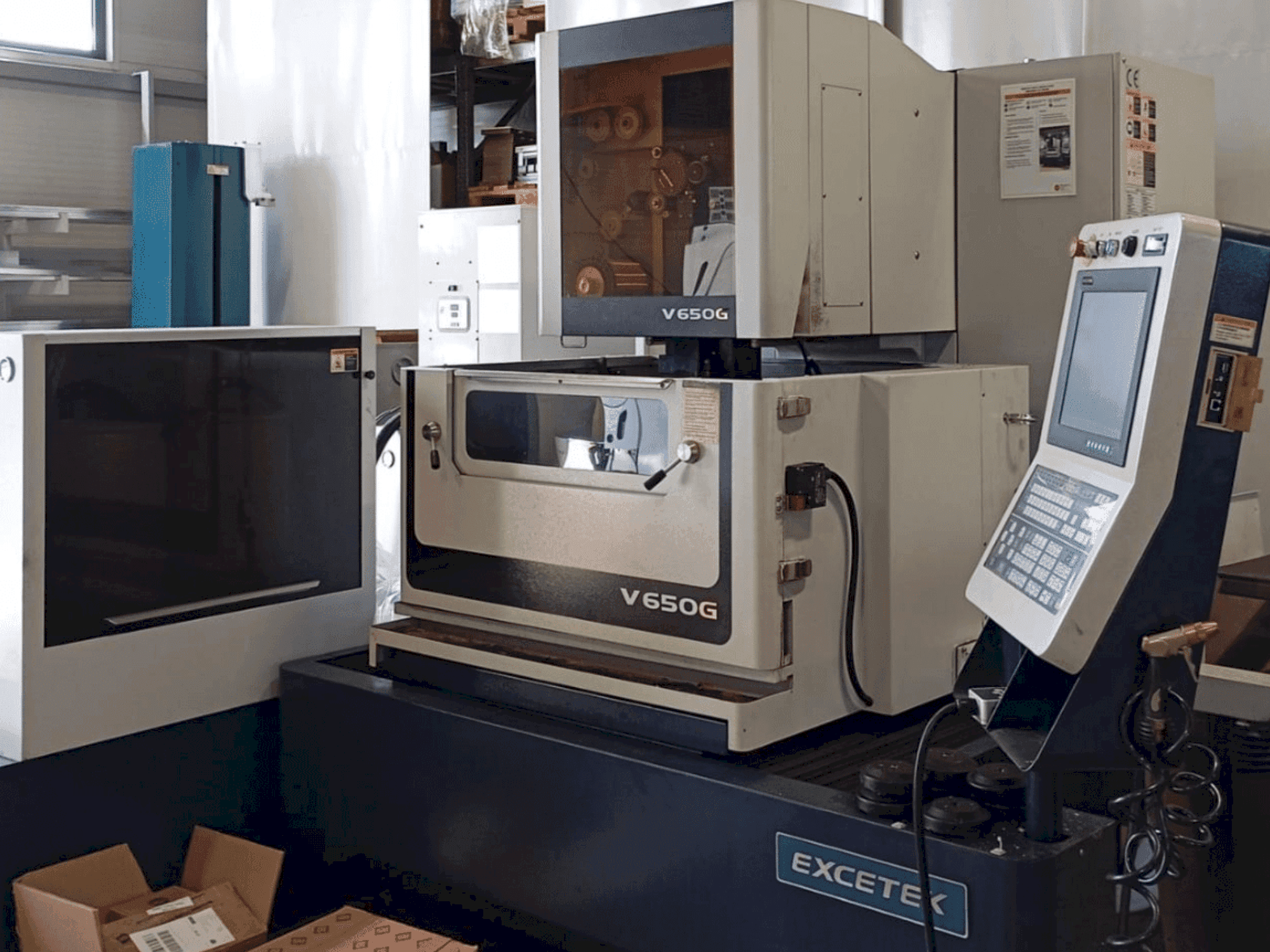 Vista frontale della macchina EXCETEK V 650 G