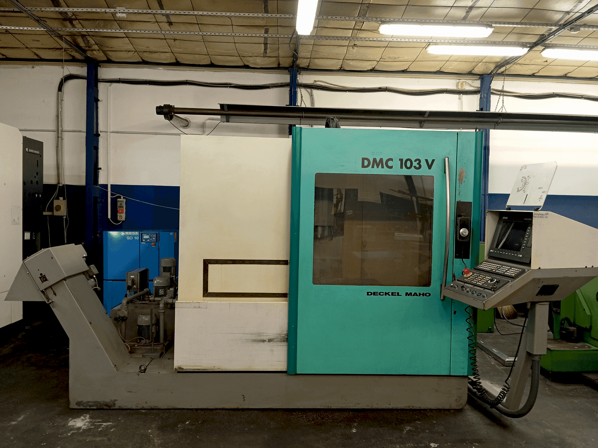 Vista frontale della macchina DECKEL MAHO DMC 103 V