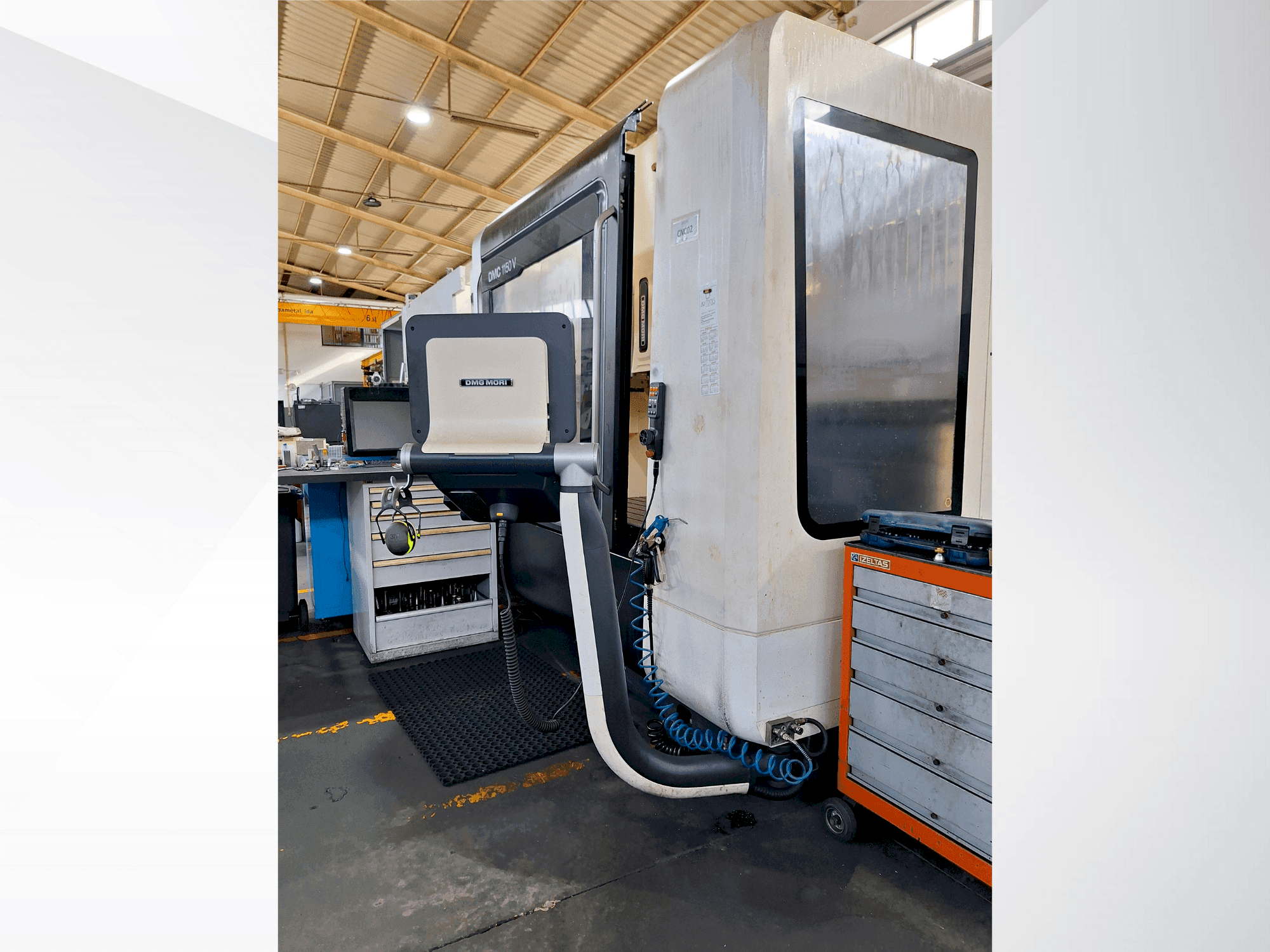 Vista frontale della macchina DMG MORI DMC 1150 V