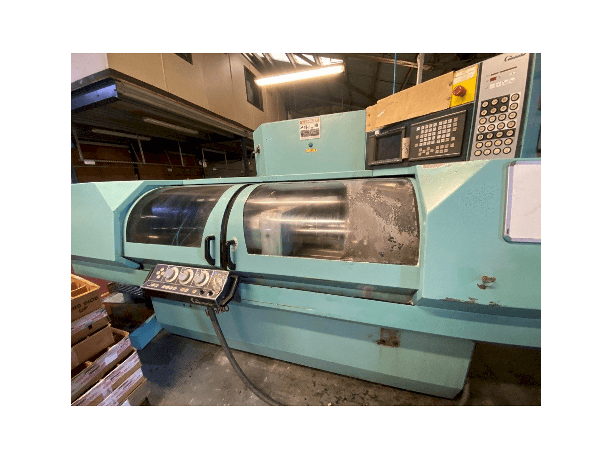 Vista frontale della macchina STUDER S30 lean Pro