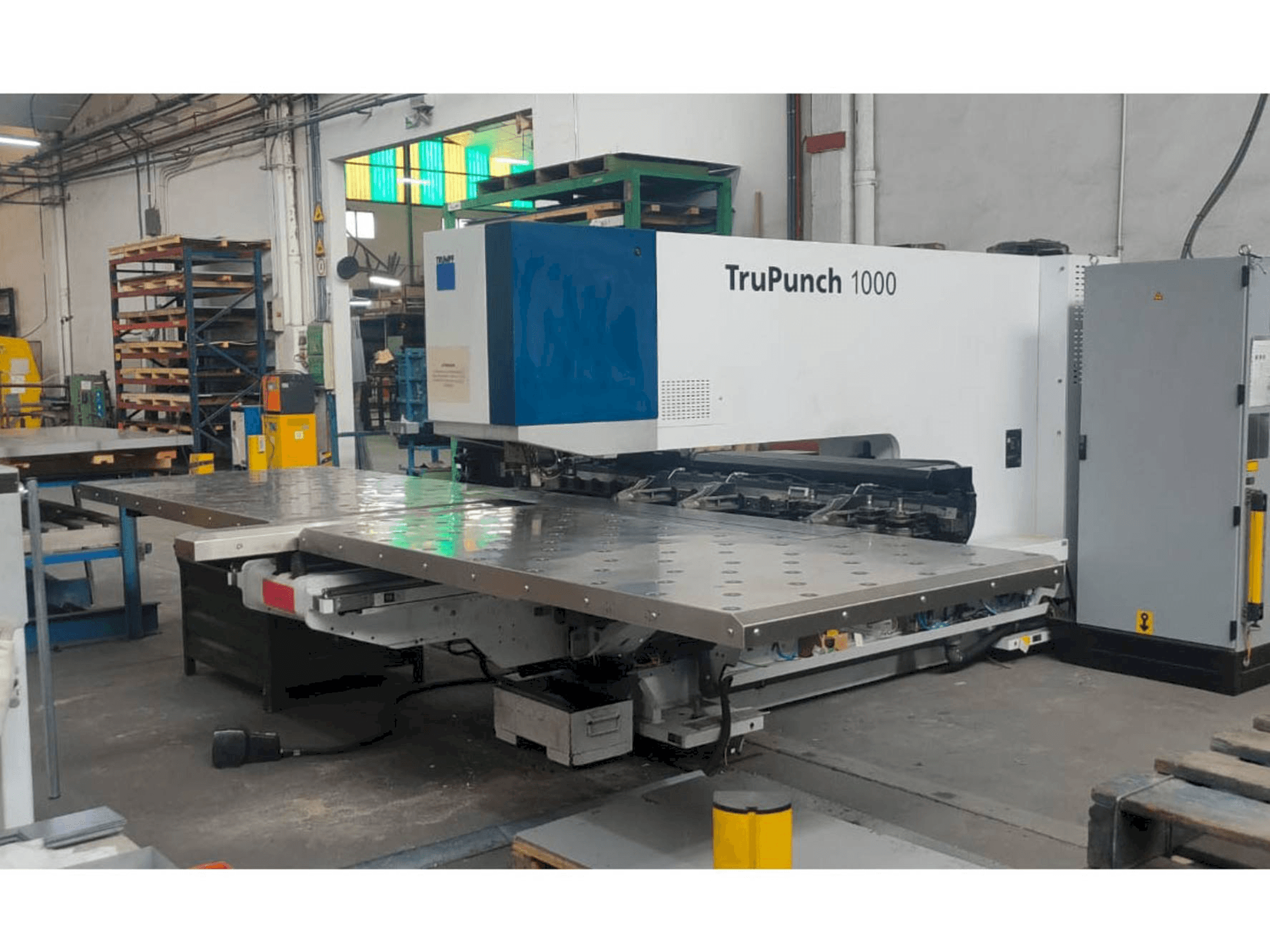 Vista frontale della macchina Trumpf TruPunch 1000 (S05)