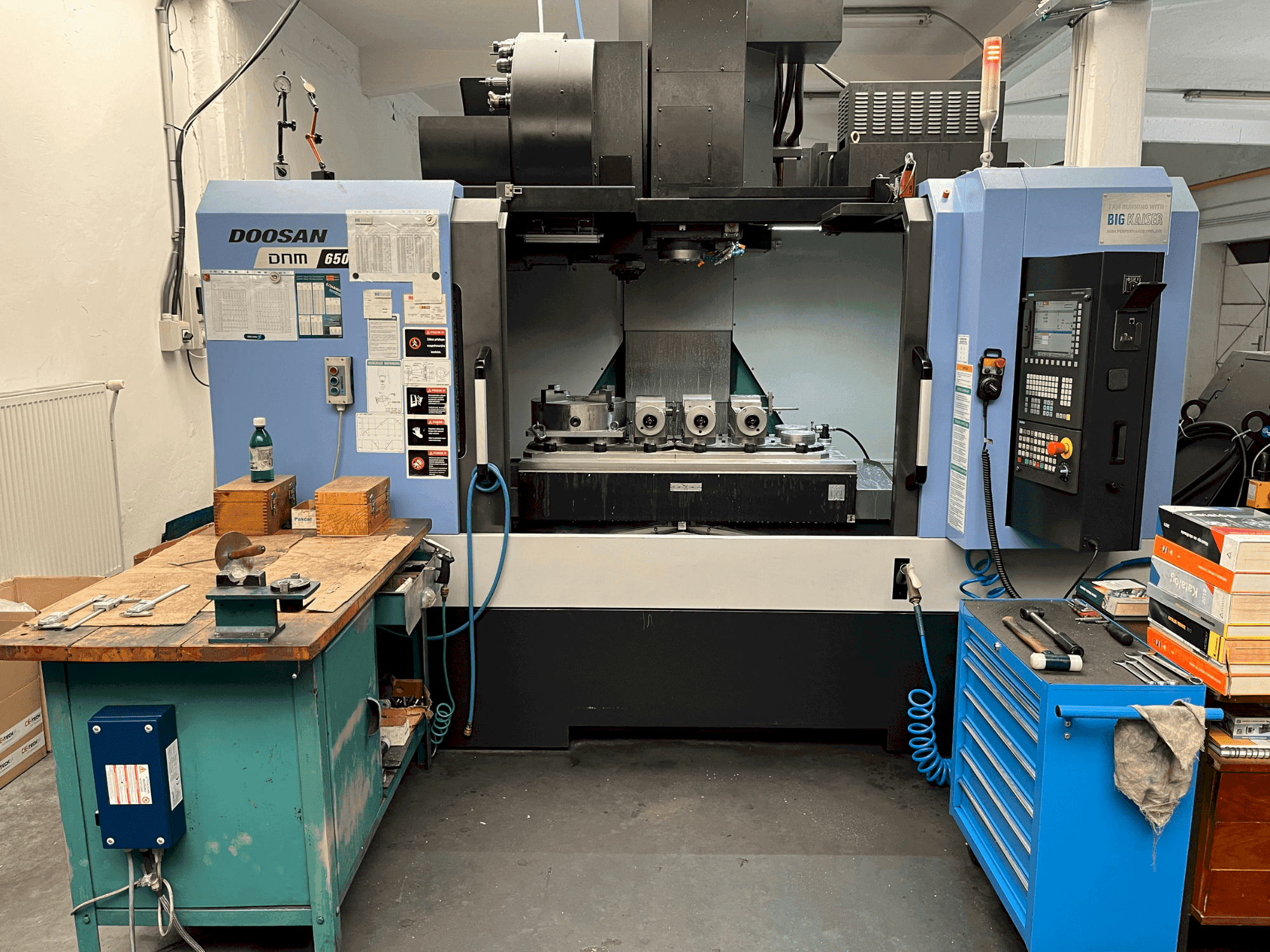 Vista frontale della macchina DOOSAN DNM 650 II