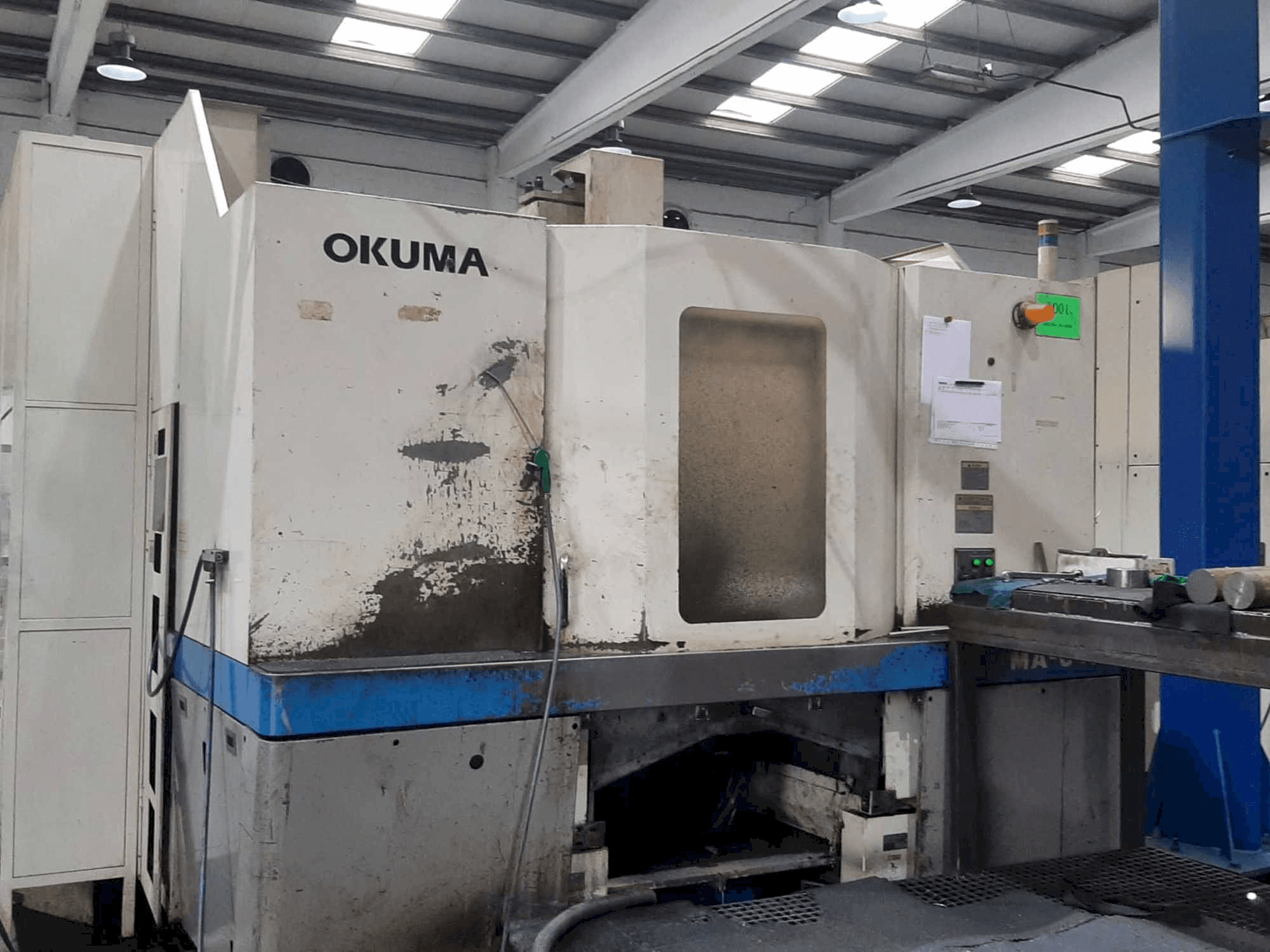 Vista frontale della macchina Okuma MA-60HB