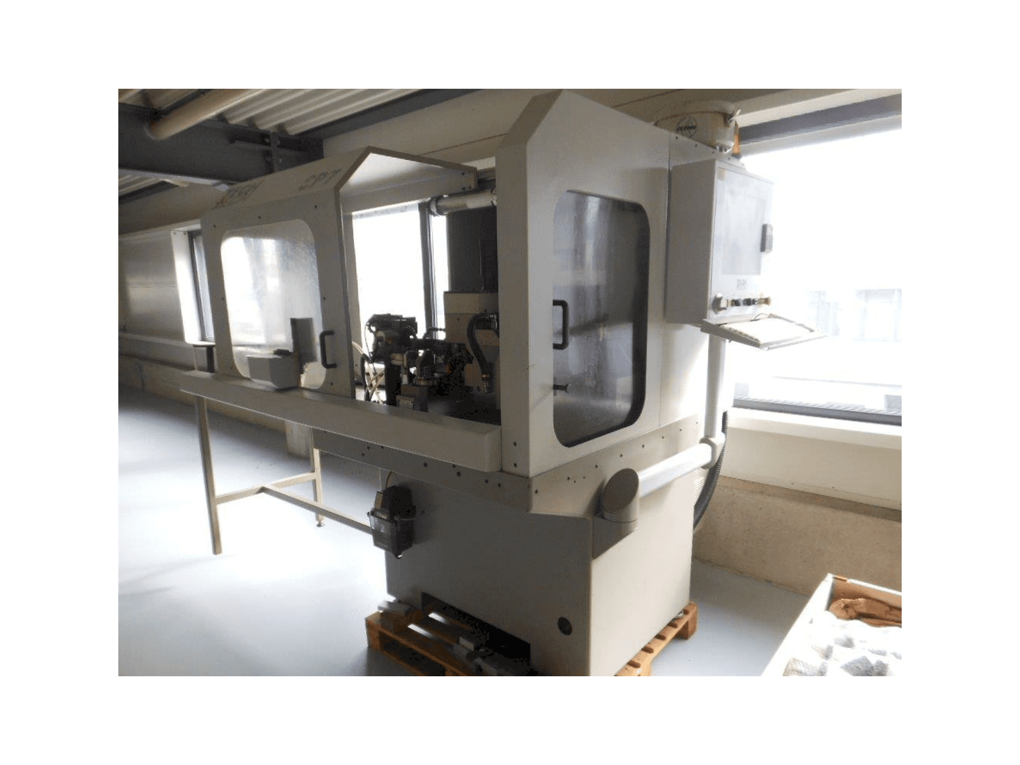 Vista frontale della macchina STARTECH SP7