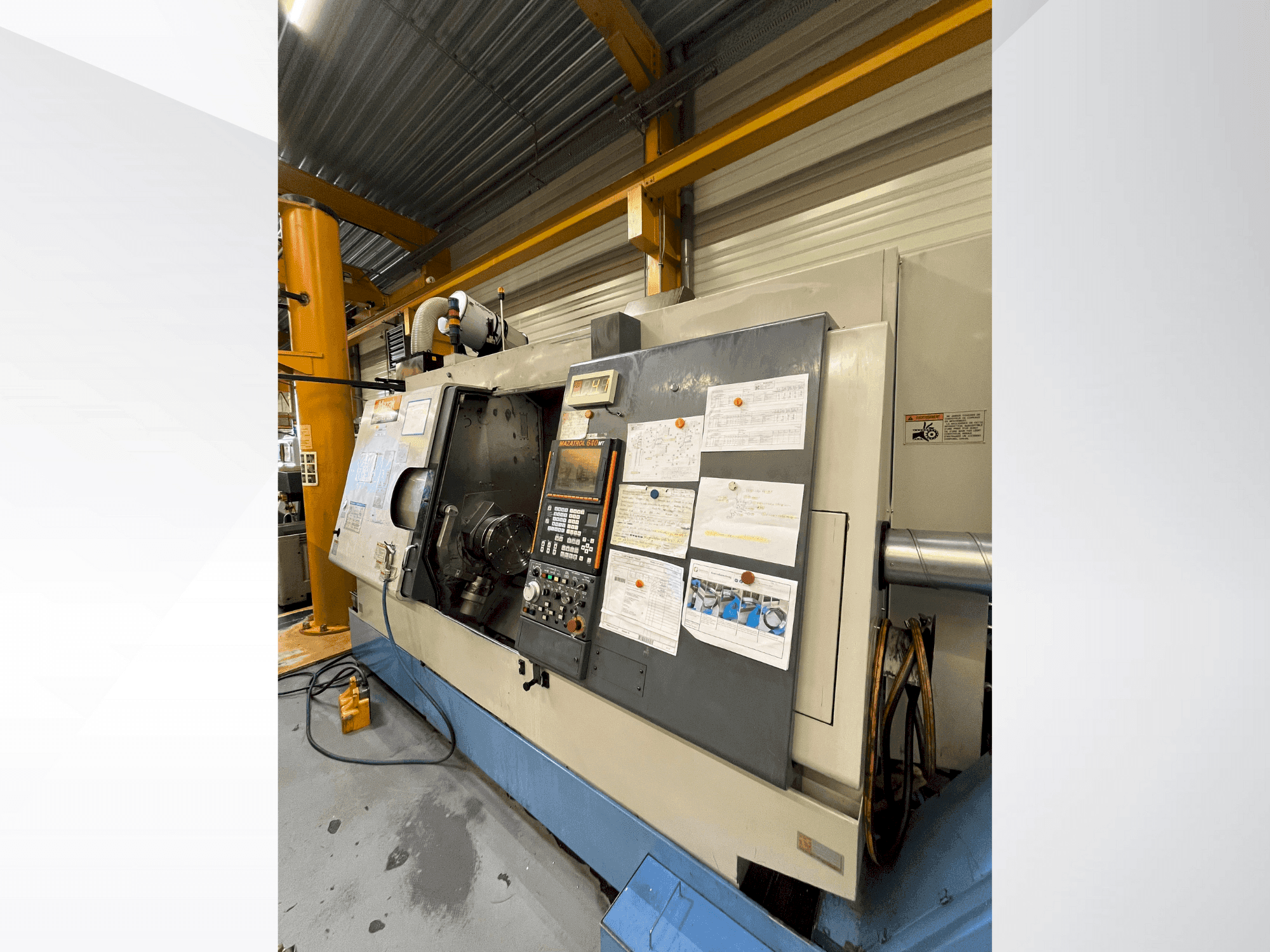Vista frontale della macchina Mazak Integrex 400Y