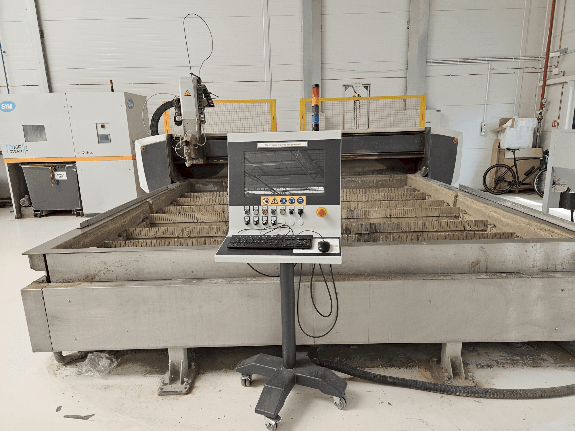 Vista frontale della macchina STM WS3030 Wanne 4.2