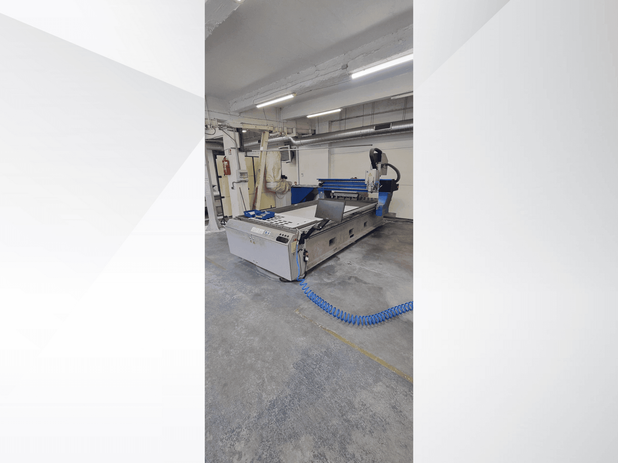 Vista frontale della macchina MECANUMERIC Mecapro 3015