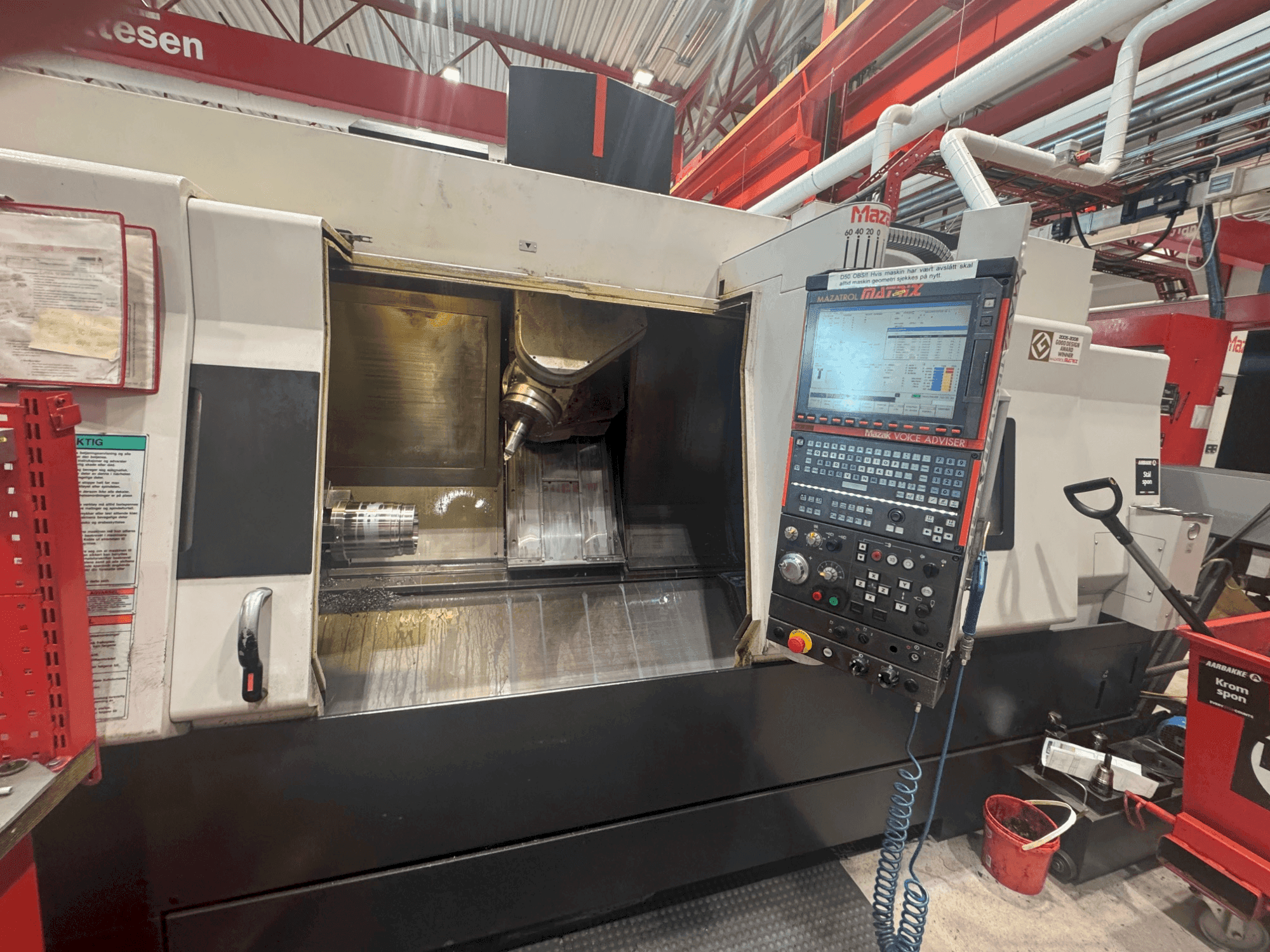 Vista frontale della macchina Mazak Integrex 400 IV