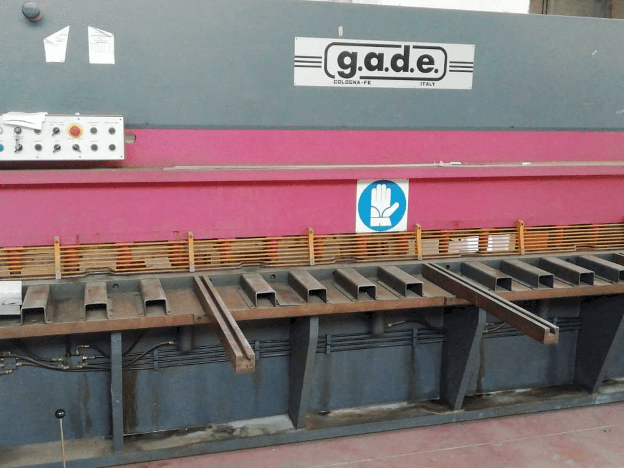 Vista frontale della macchina Gade CO - 40 / 4