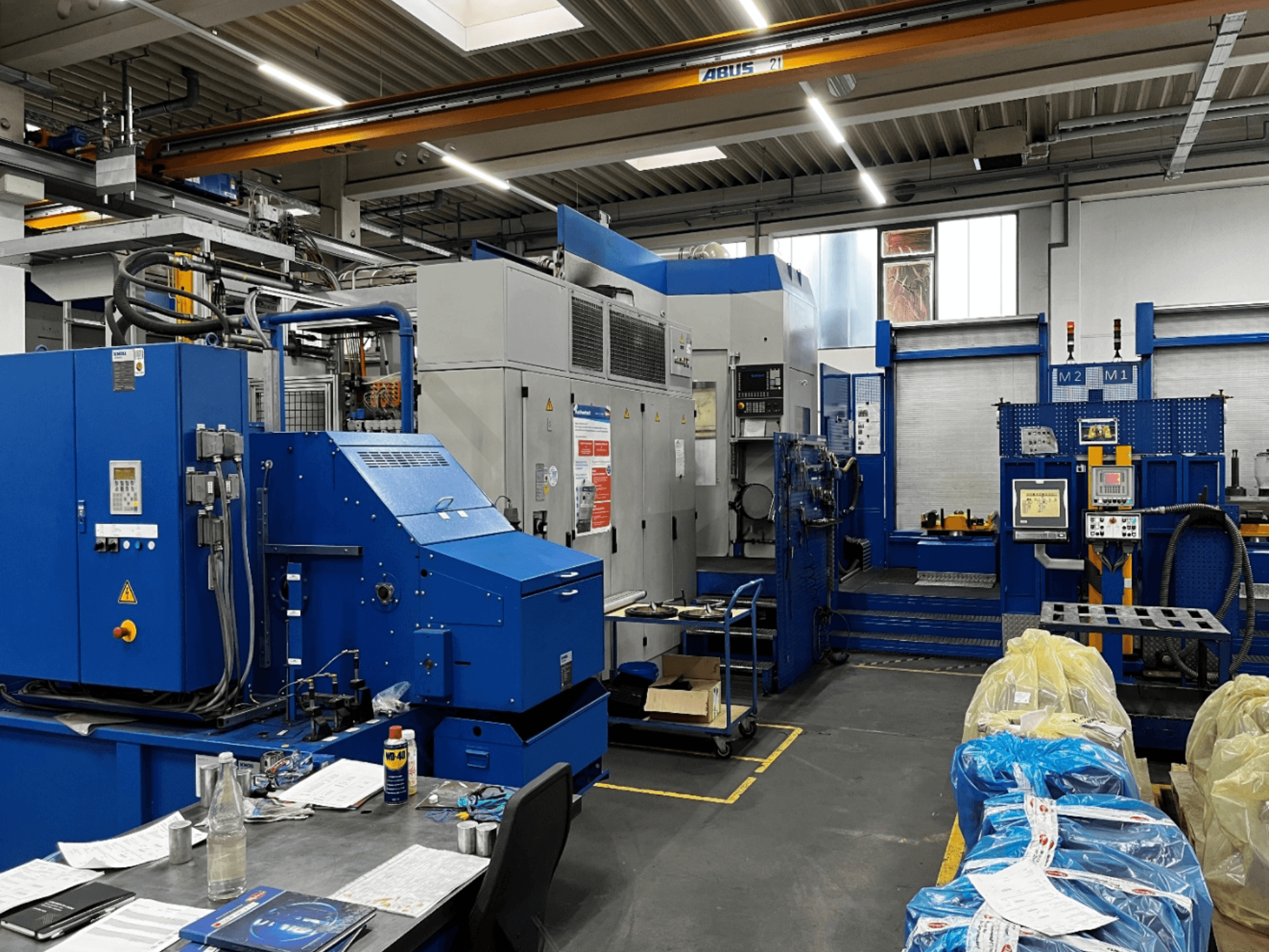 Centro di lavoro orizzontale BW MCX750 M1, vista frontale con pannello di controllo e area di lavoro con utensili e materiali.