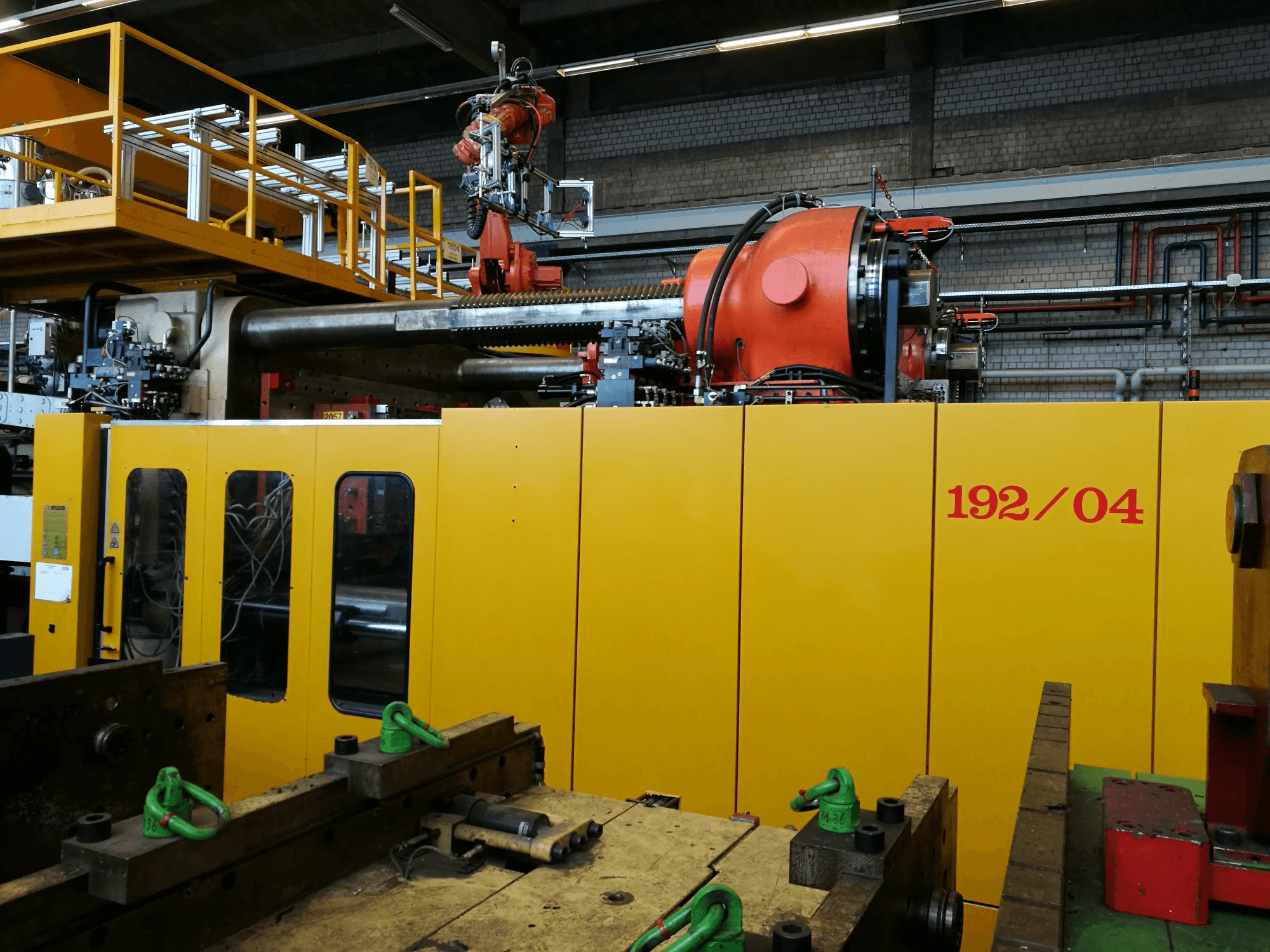 Vista frontale della macchina Husky EW 2000 RS 140/130