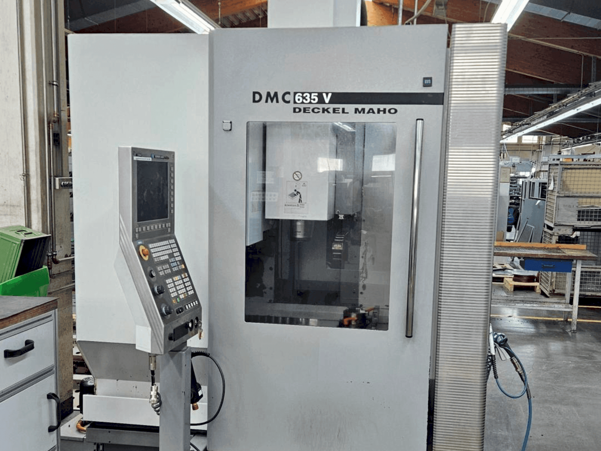 Vista frontale della macchina DMG DECKEL MAHO DMC 635V