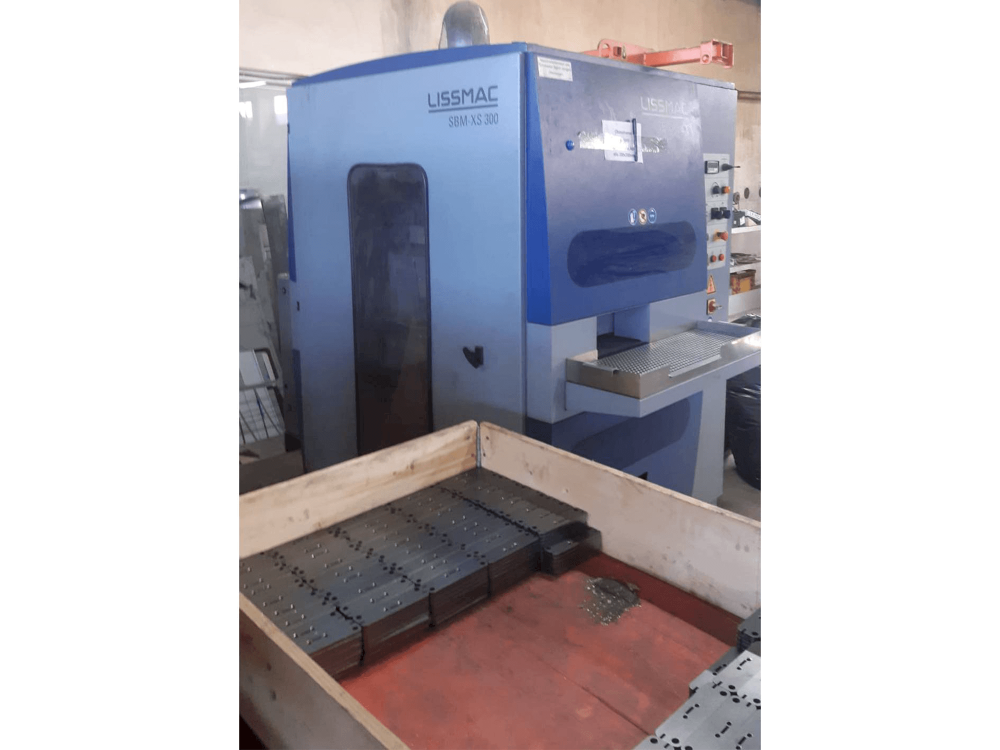 Vista frontale della macchina LISSMAC SBM-XS 300