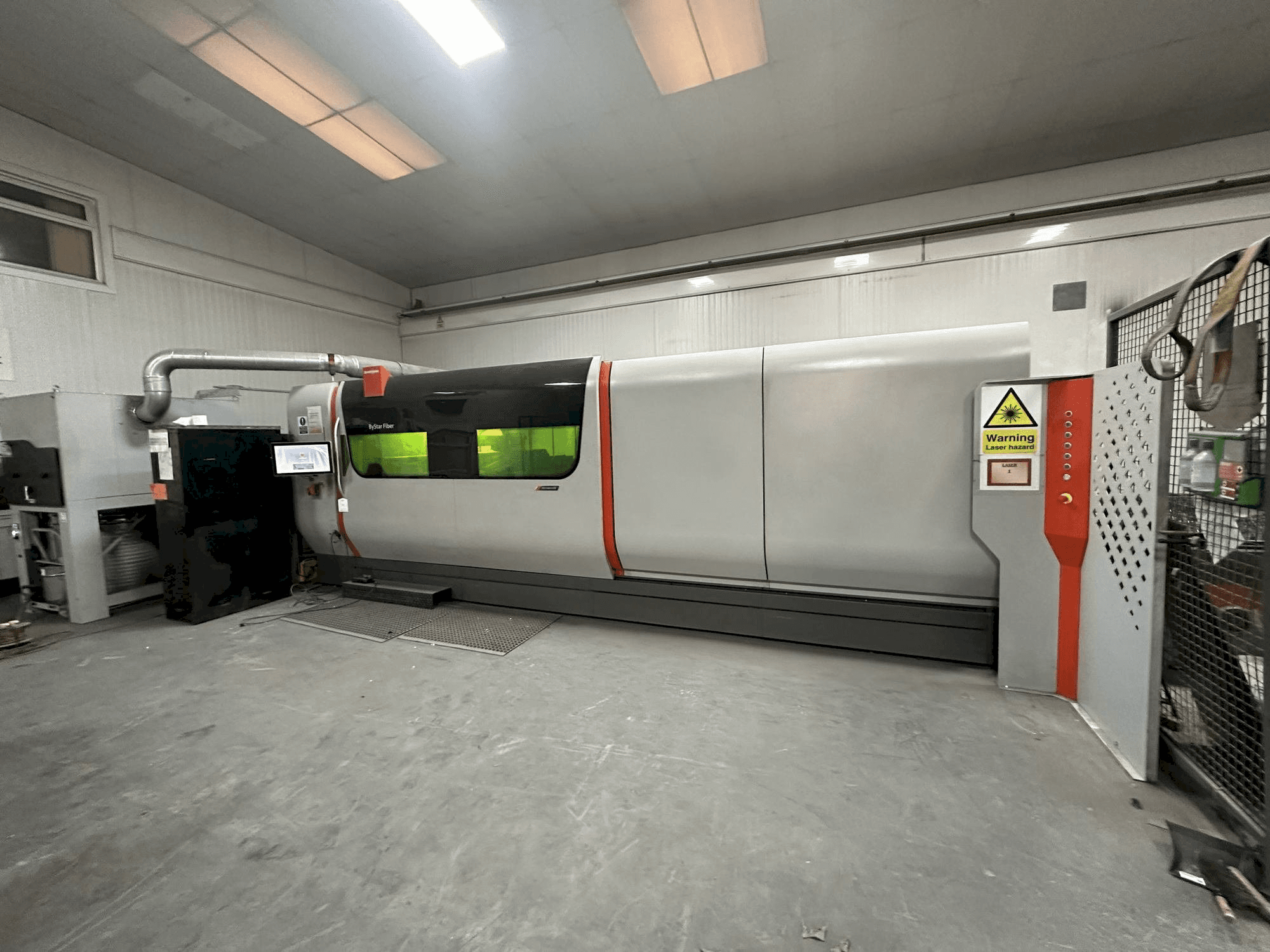 Vista frontale della macchina Bystronic Bystar 4020 6KW Fibre with ByTrans