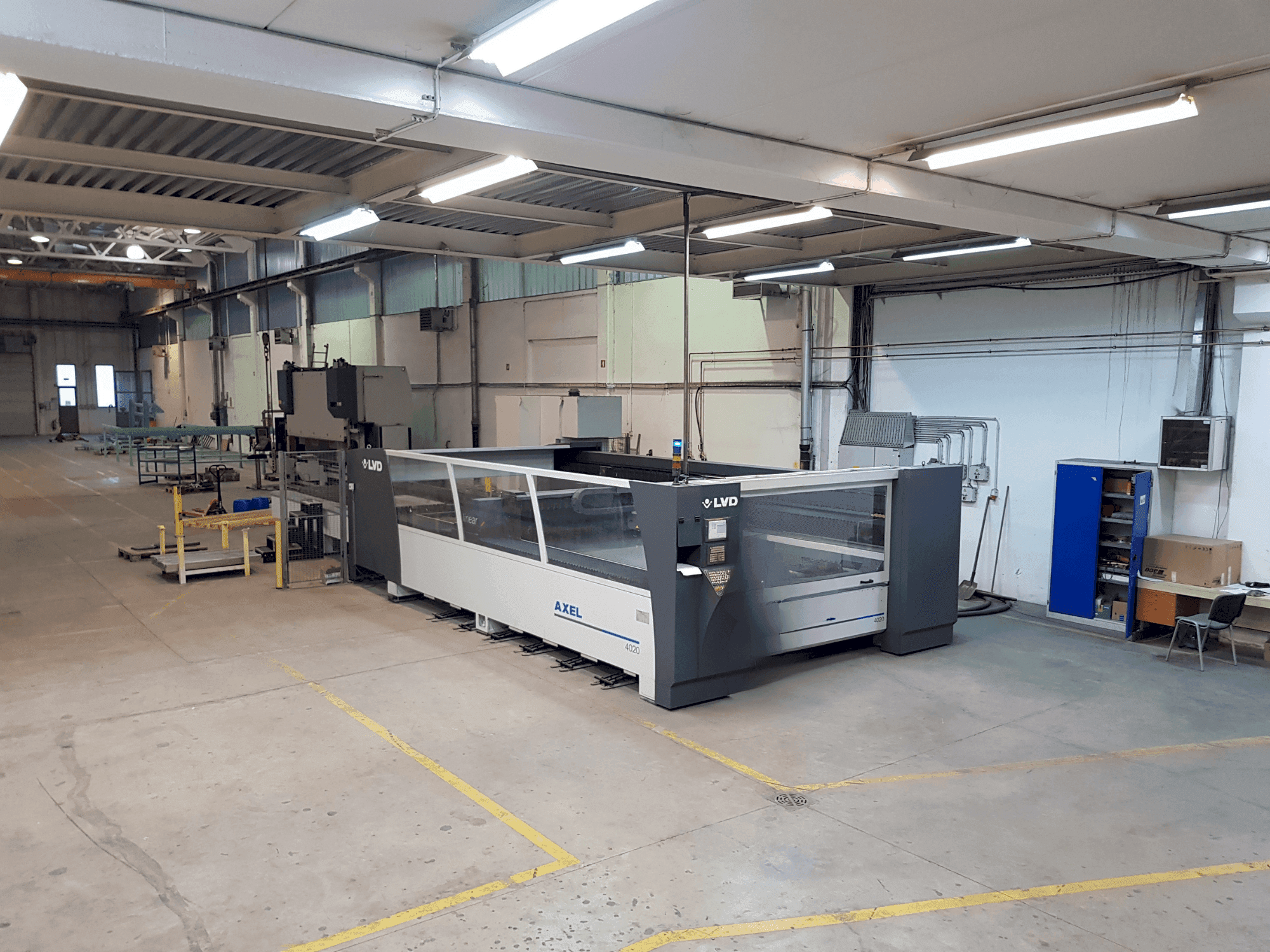 Vista frontale della macchina LVD Axel 4020