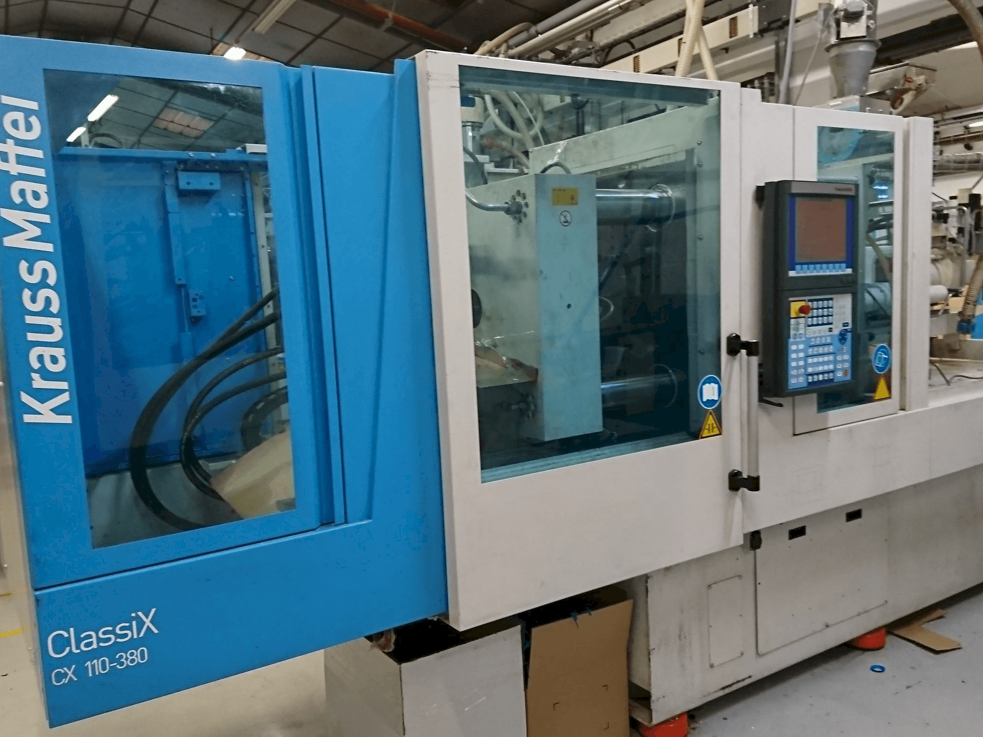 Vista frontale della macchina Krauss Maffei 110-380 CX
