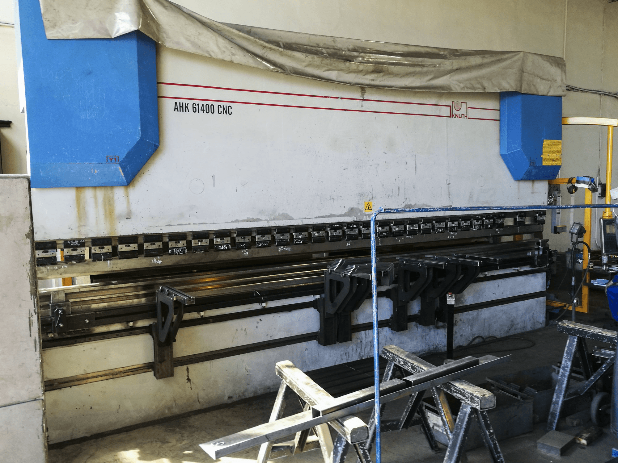 Vista lato sinistro della macchina KNUTH AHK 61400 CNC