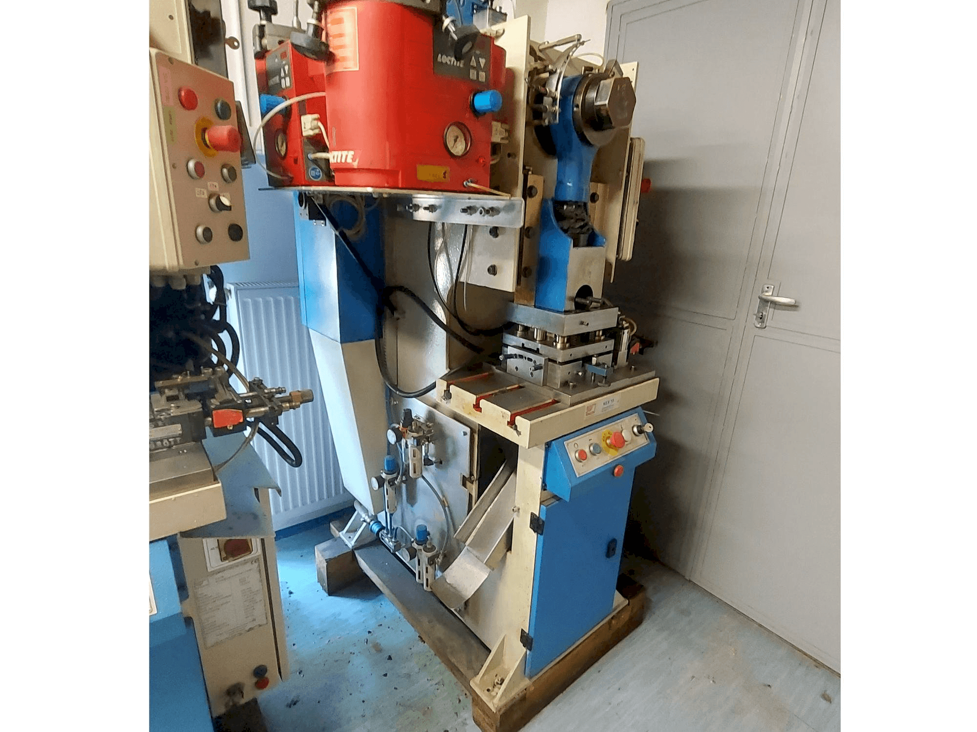Vista frontale della macchina KNUTH KEX 15