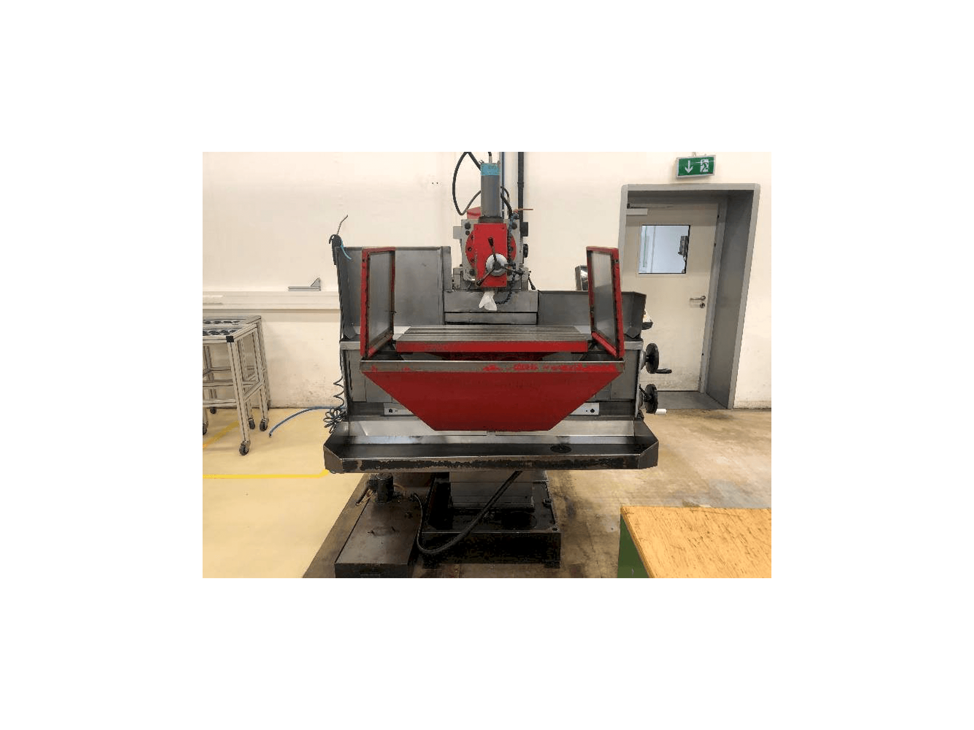 Vista frontale della macchina EMCO FB5