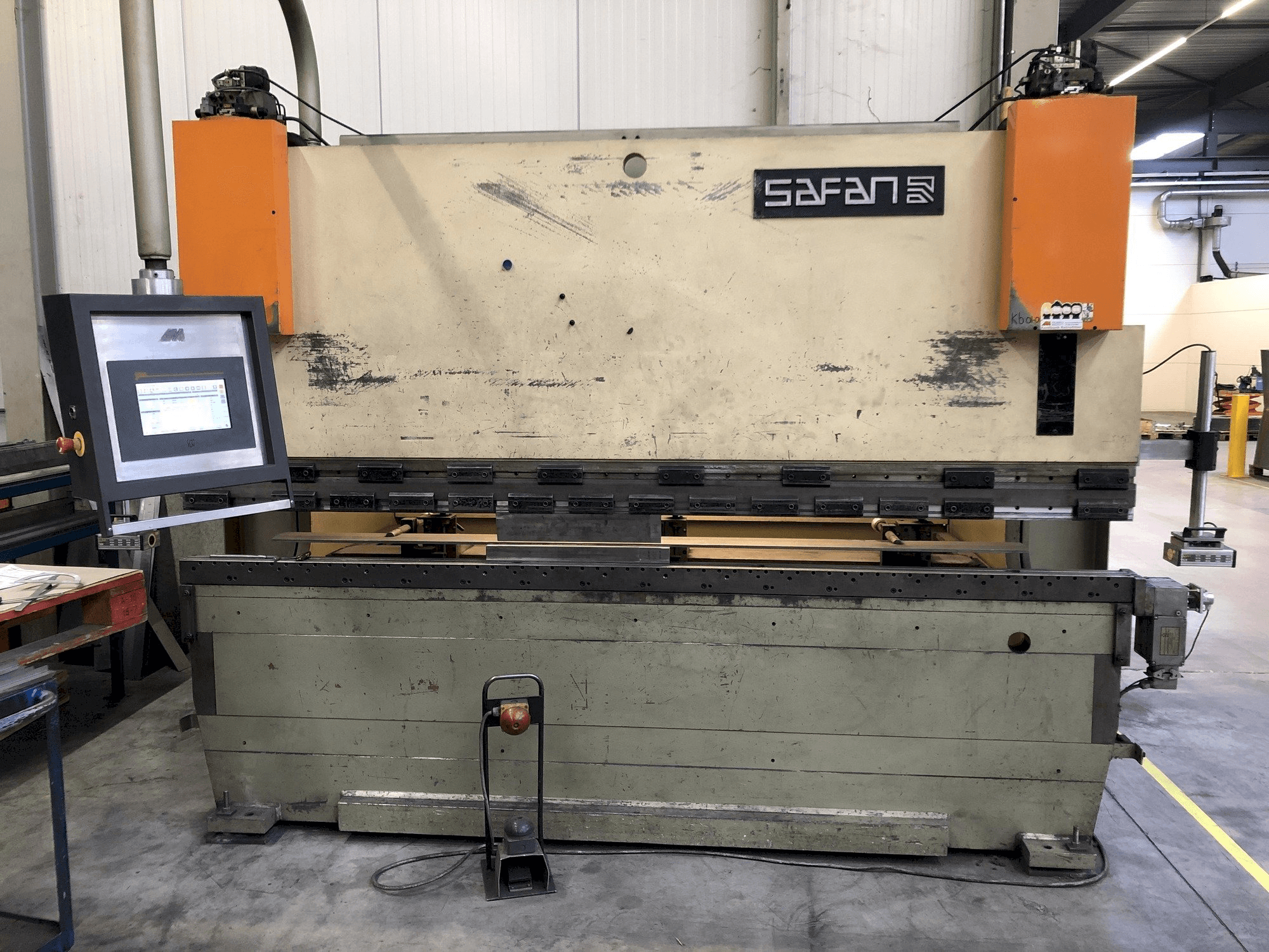 Vista frontale della macchina Safan CNCL 110T