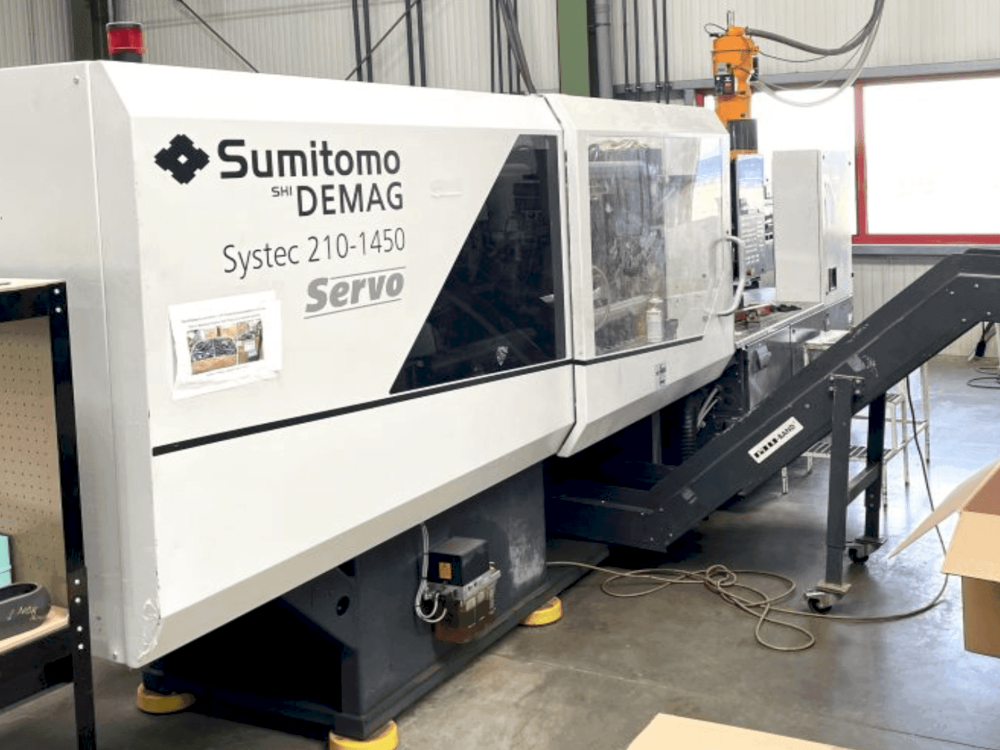 Vista frontale della macchina DEMAG System 210-1450