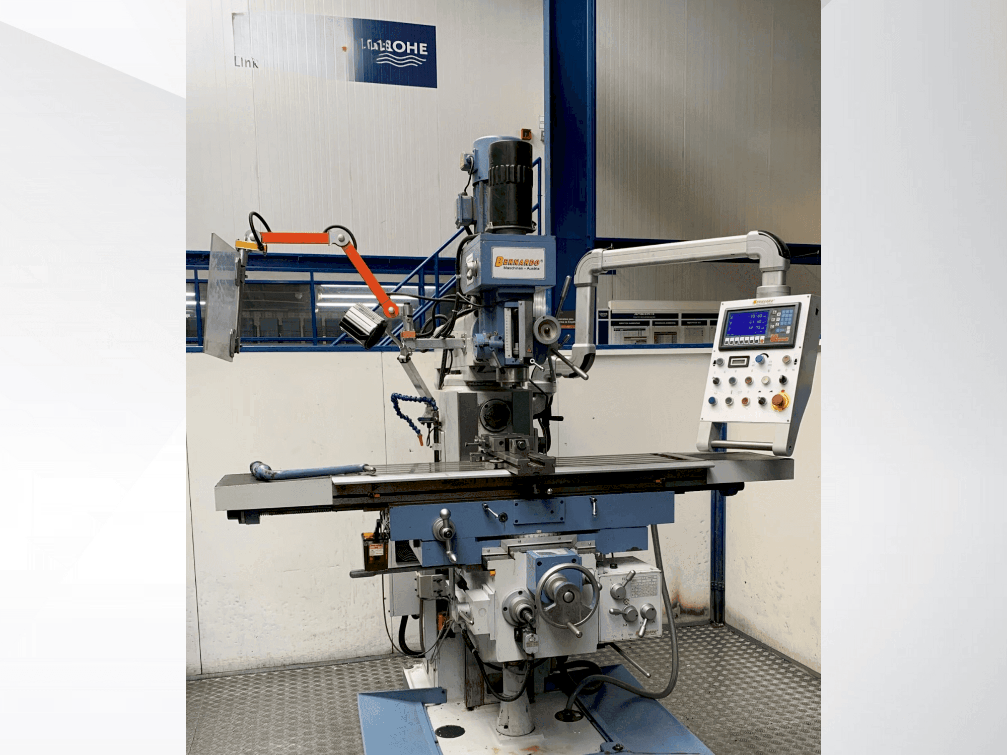 Vista frontale della macchina Bernardo UWF 95 N