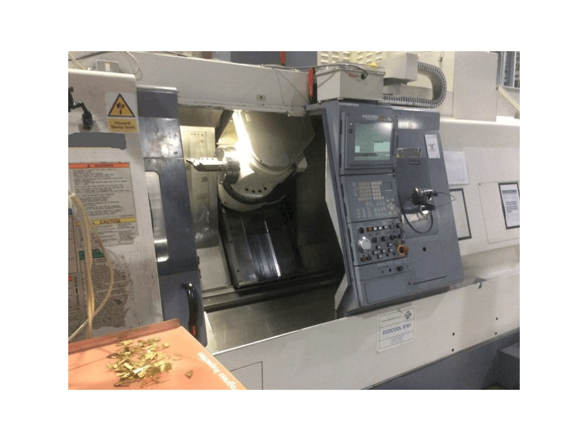 Vista frontale della macchina Mazak Integrex 200-3