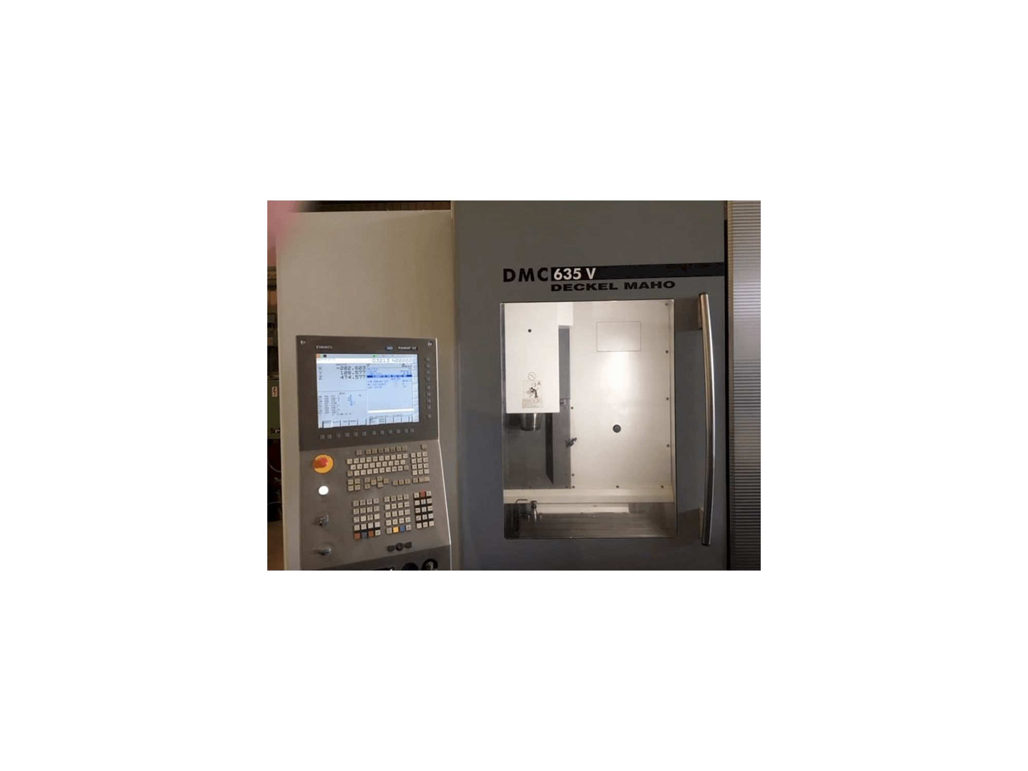 Vista frontale della macchina DECKEL MAHO DMC 635 V