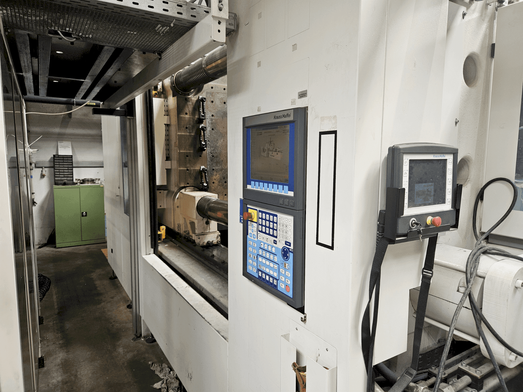 Vista frontale della macchina Krauss Maffei 800-12000 MX