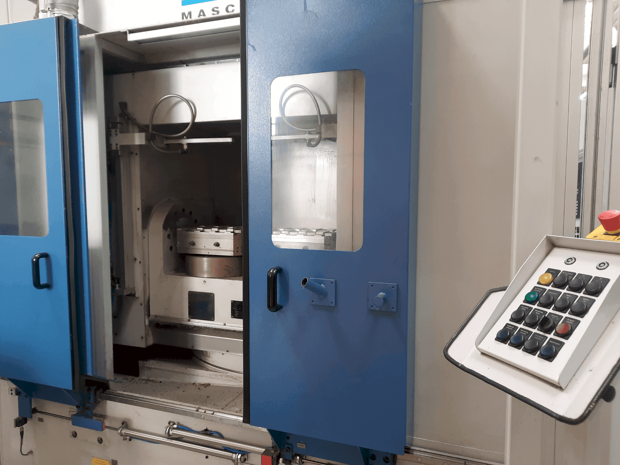 Vista frontale della macchina SCHMID SE 371