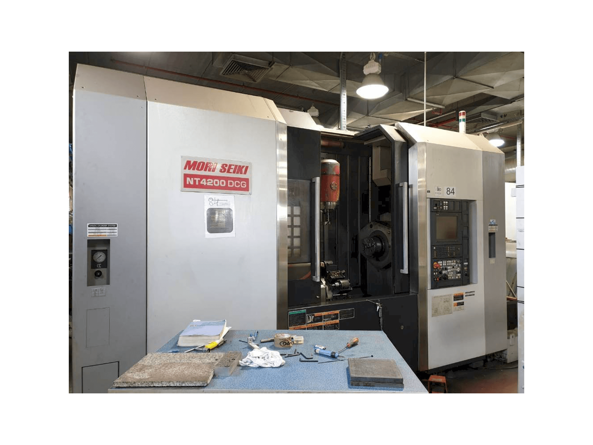 Vista frontale della macchina MORI SEIKI NT4200 DCG