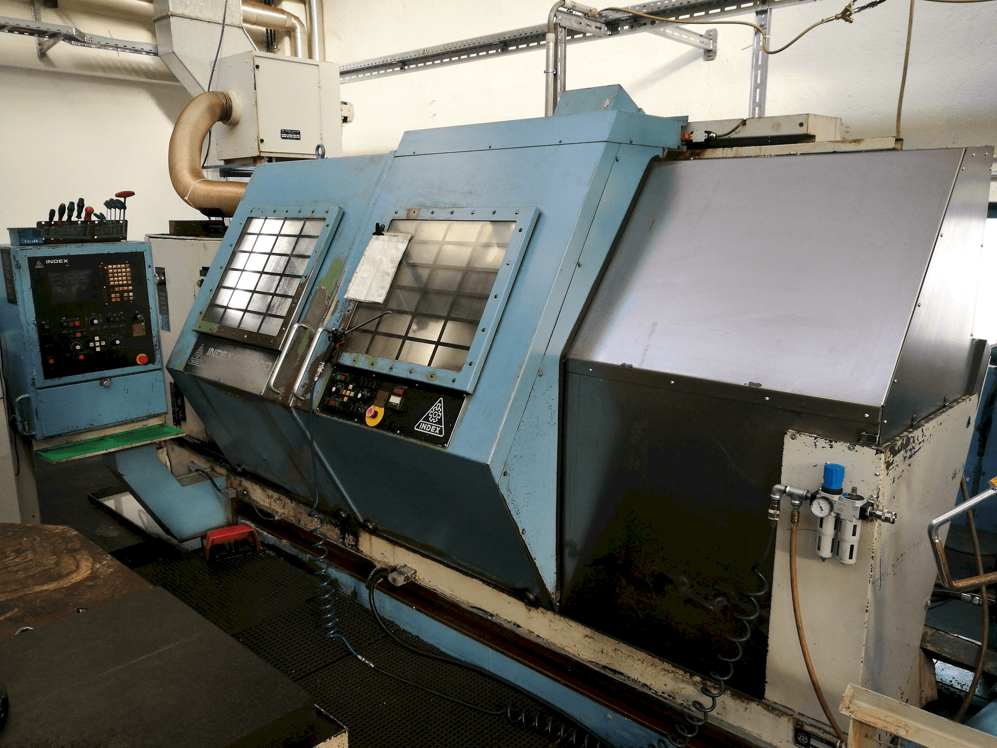 Vista frontale della macchina Index GU 1500