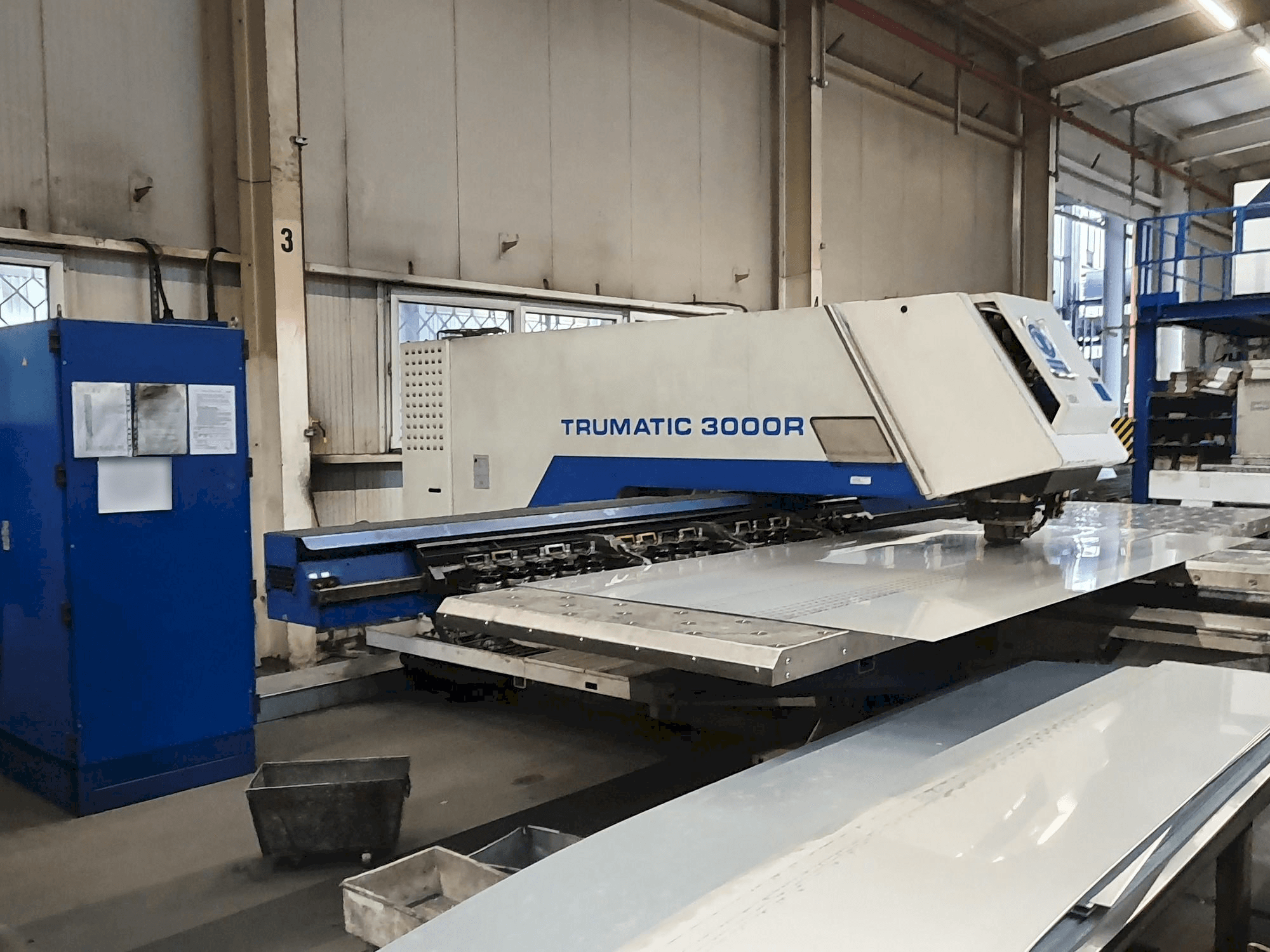 Vista frontale della macchina Trumpf Trumatic 3000R