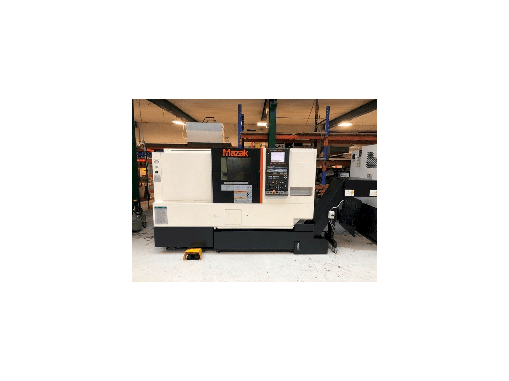 Vista frontale della macchina Mazak Quick Turn Smart 200