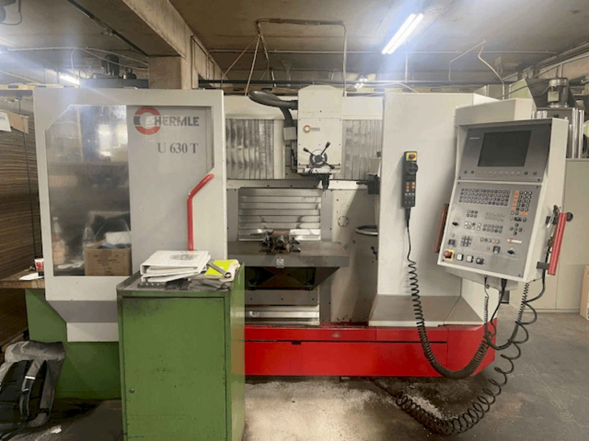 Vista frontale della macchina HERMLE U 630 T