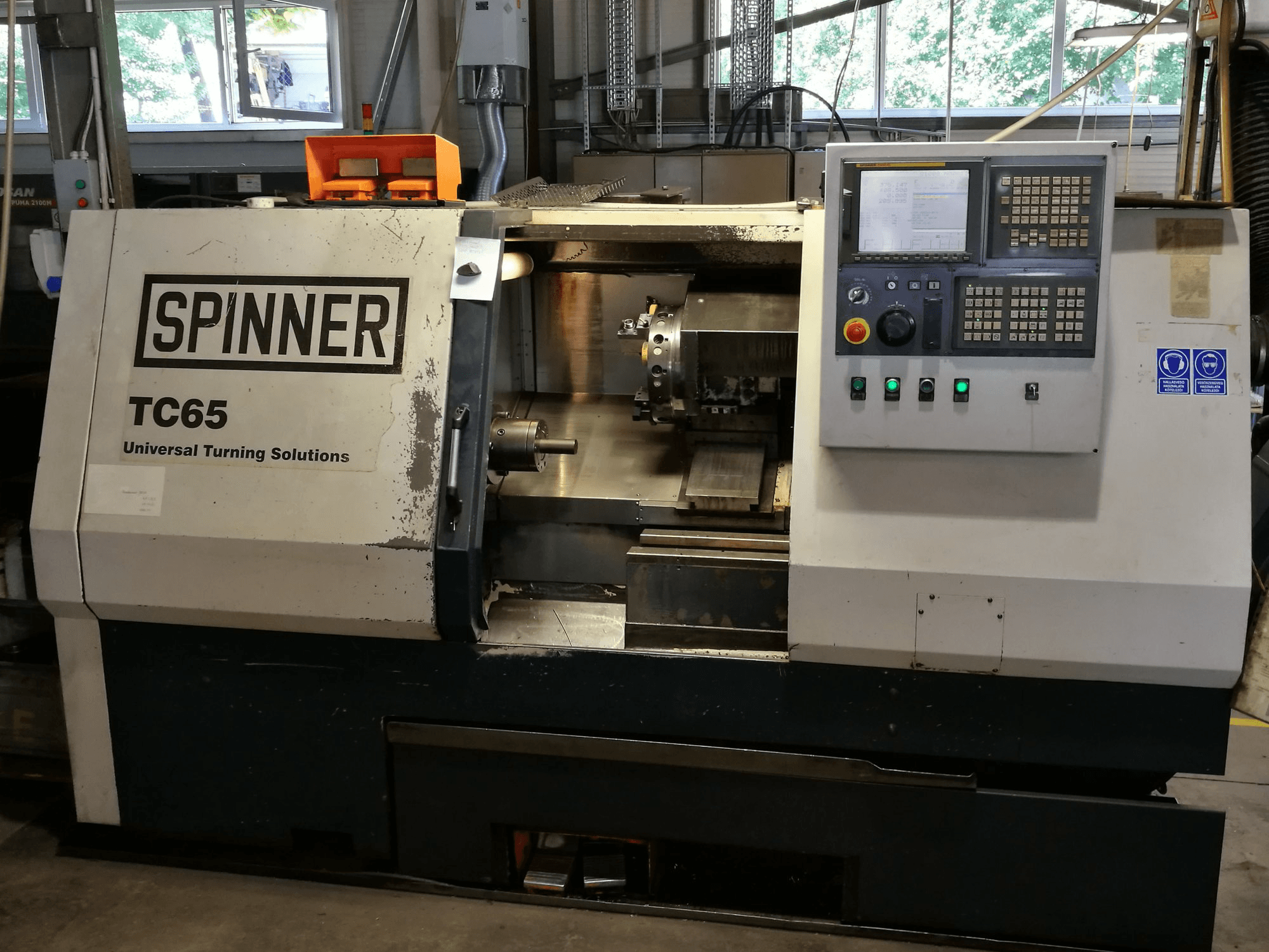 Vista frontale della macchina SPINNER TC 65 MC