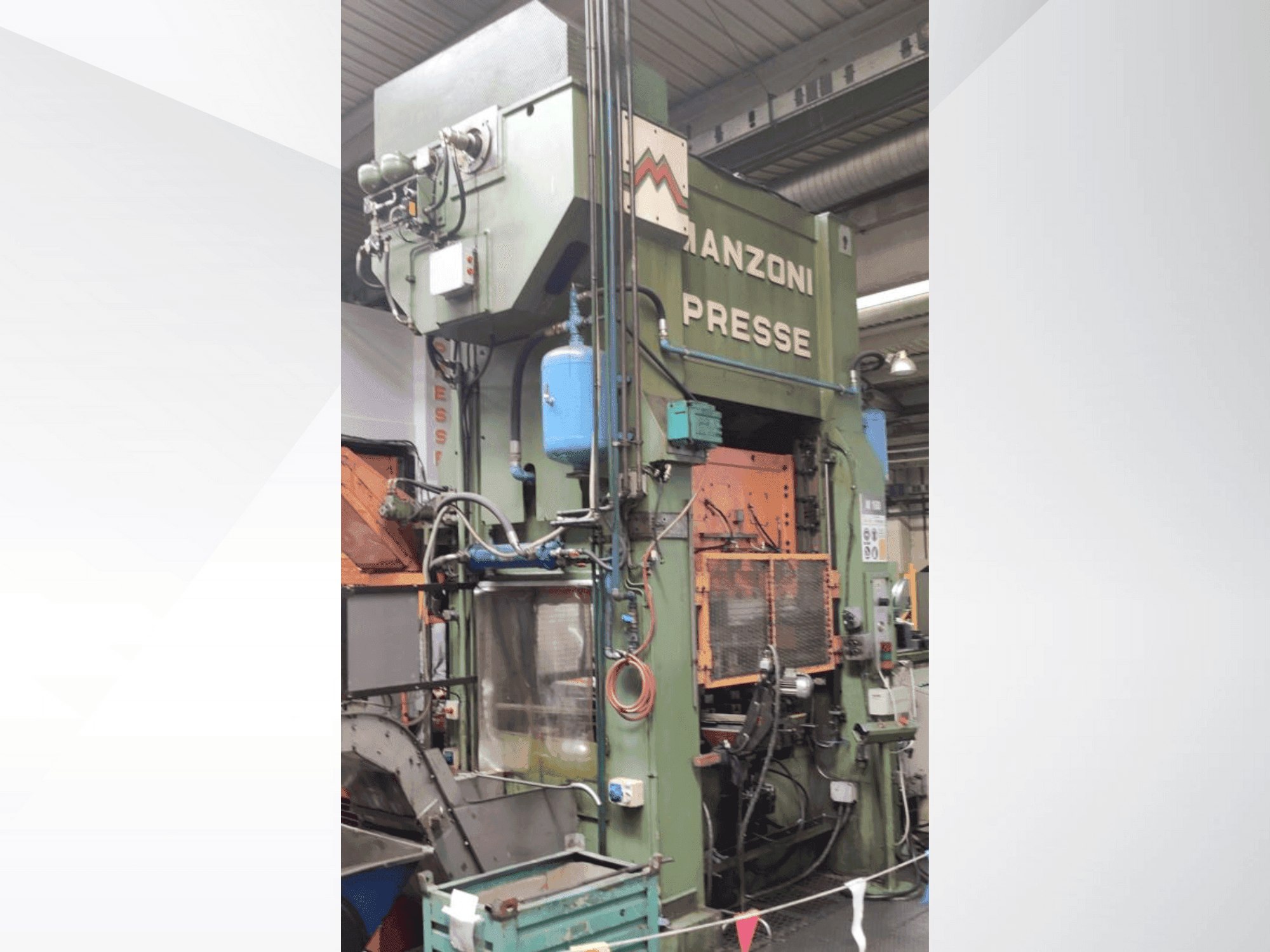 Vista frontale della macchina RAVNE PRESSES Manzoni 160