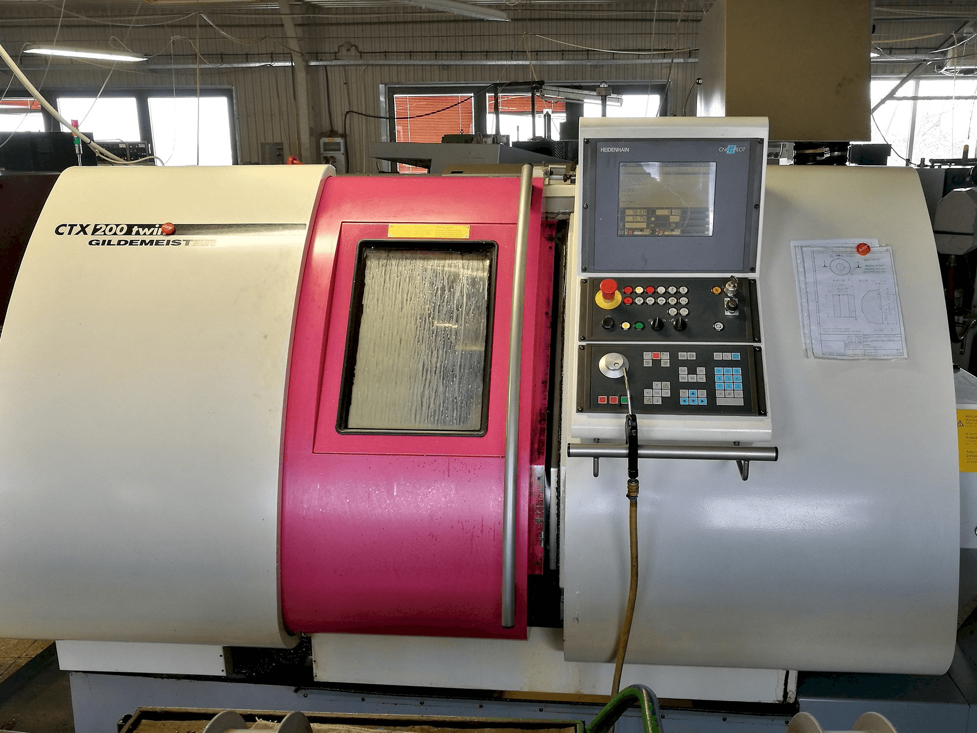 Vista frontale della macchina Gildemeister CTX 200 Twin