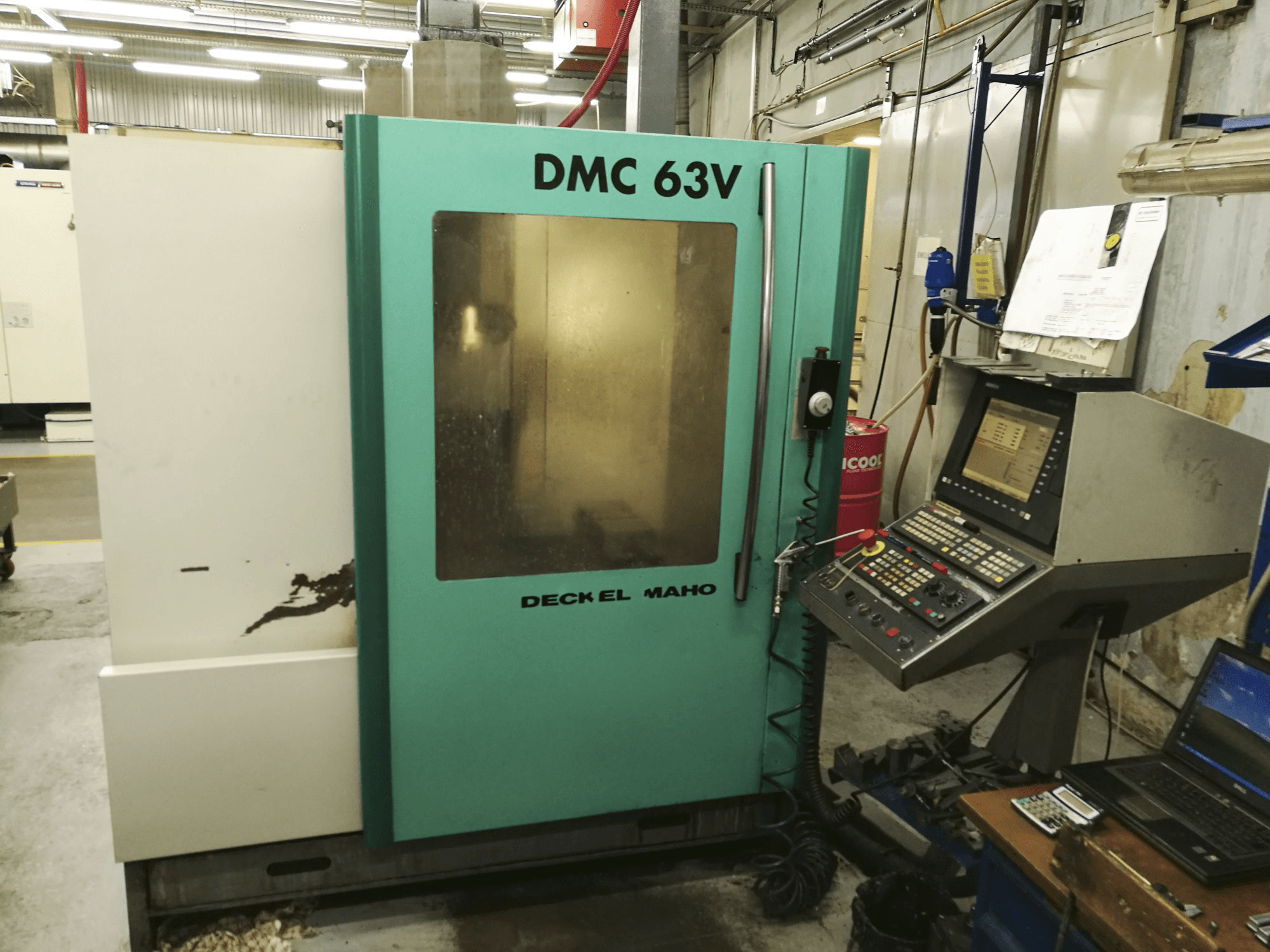Vista frontale della macchina Deckel Maho Gildemeister DMC 63 V