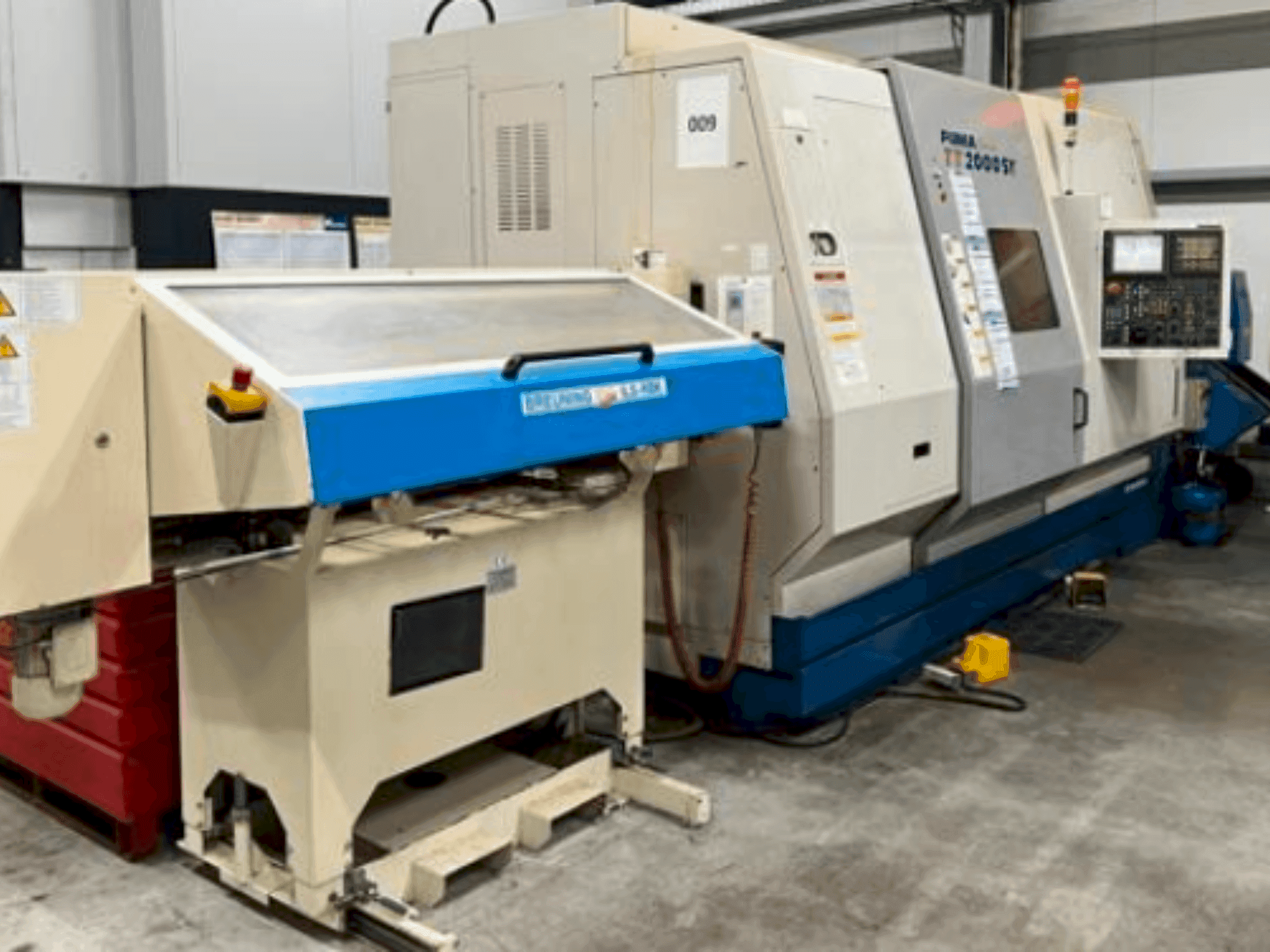 Vista frontale della macchina DAEWOO PUMA TT 2000 SY