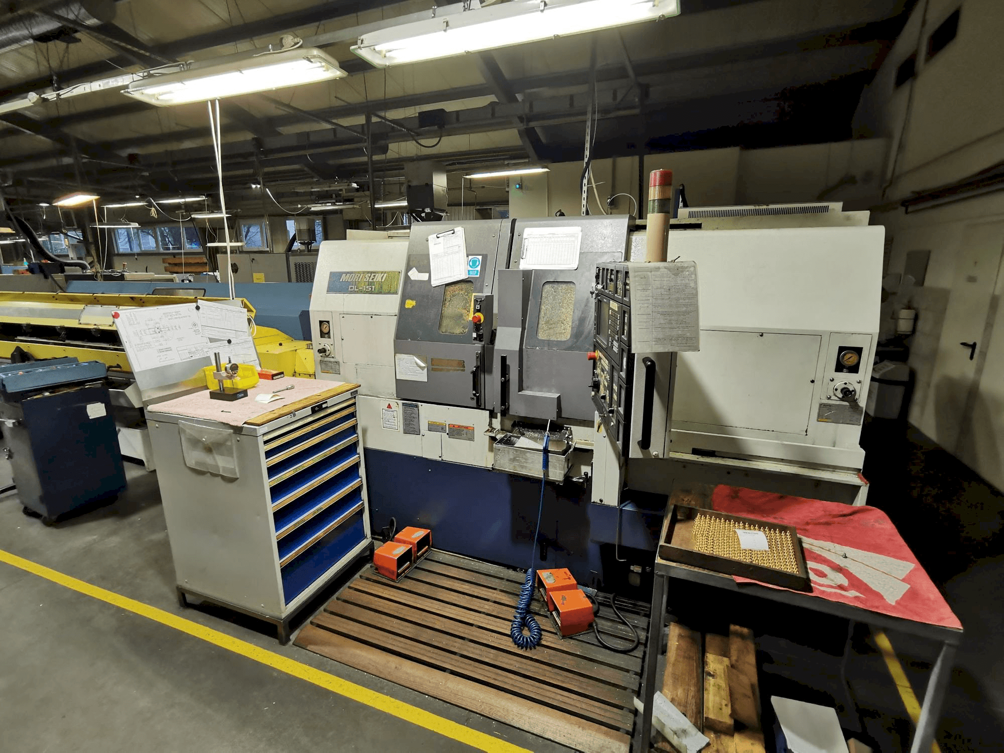 Vista frontale della macchina MORI SEIKI DL-151Y
