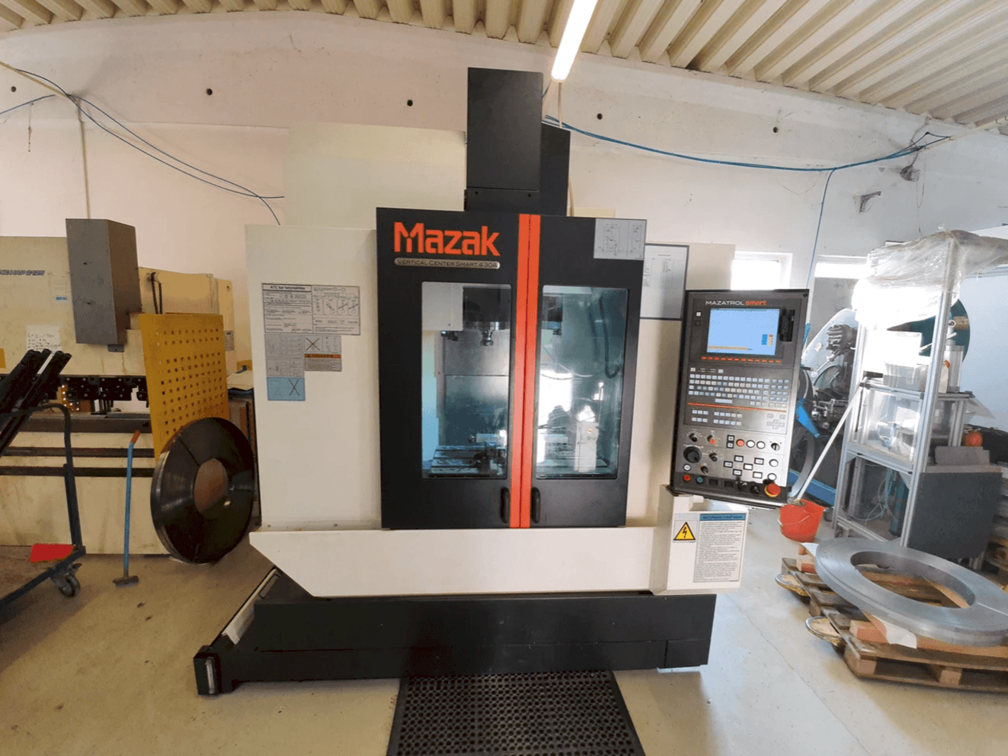 Vista frontale della macchina Mazak 430A