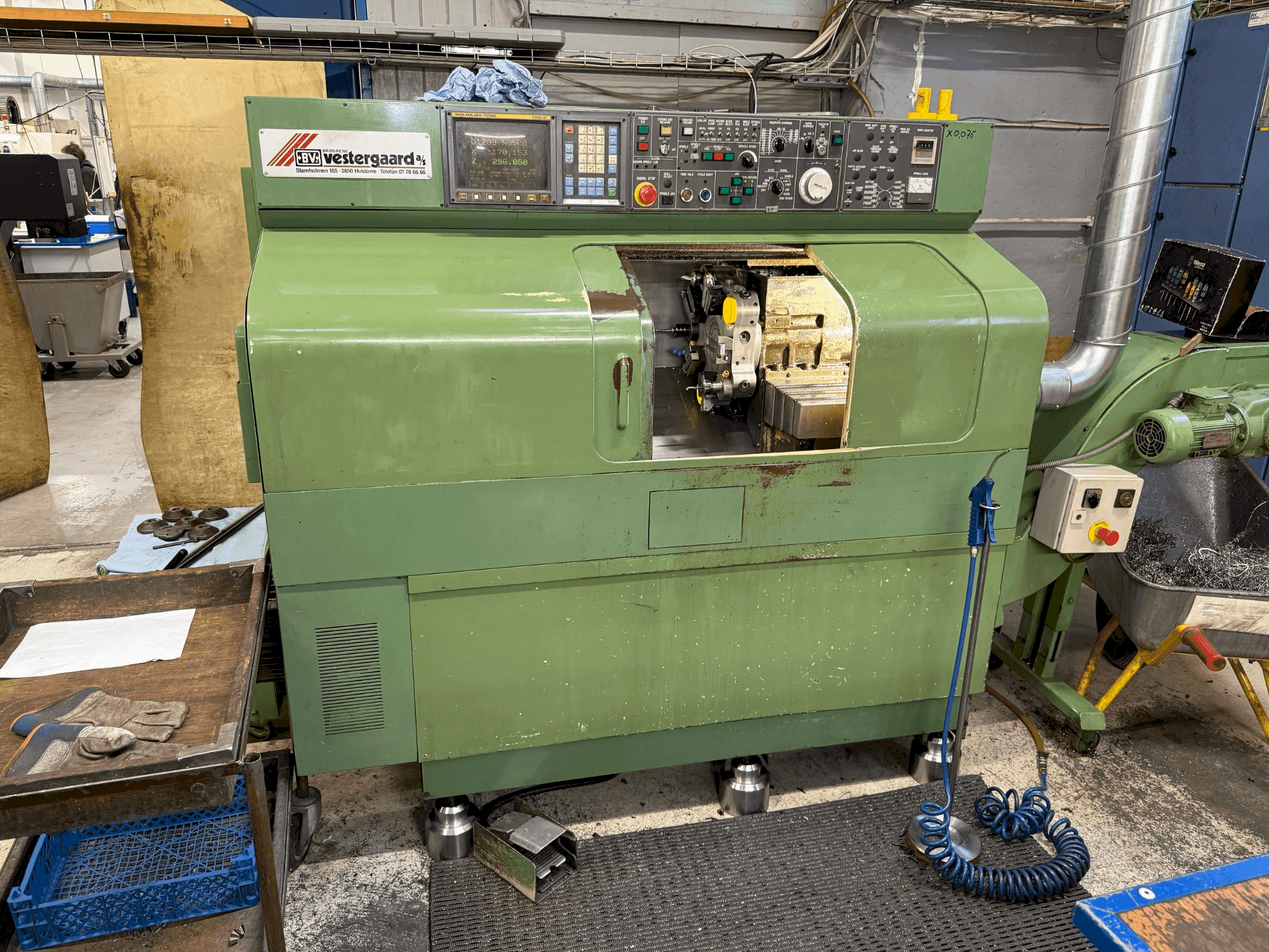 Vista frontale della macchina NAKAMURA TMC-15