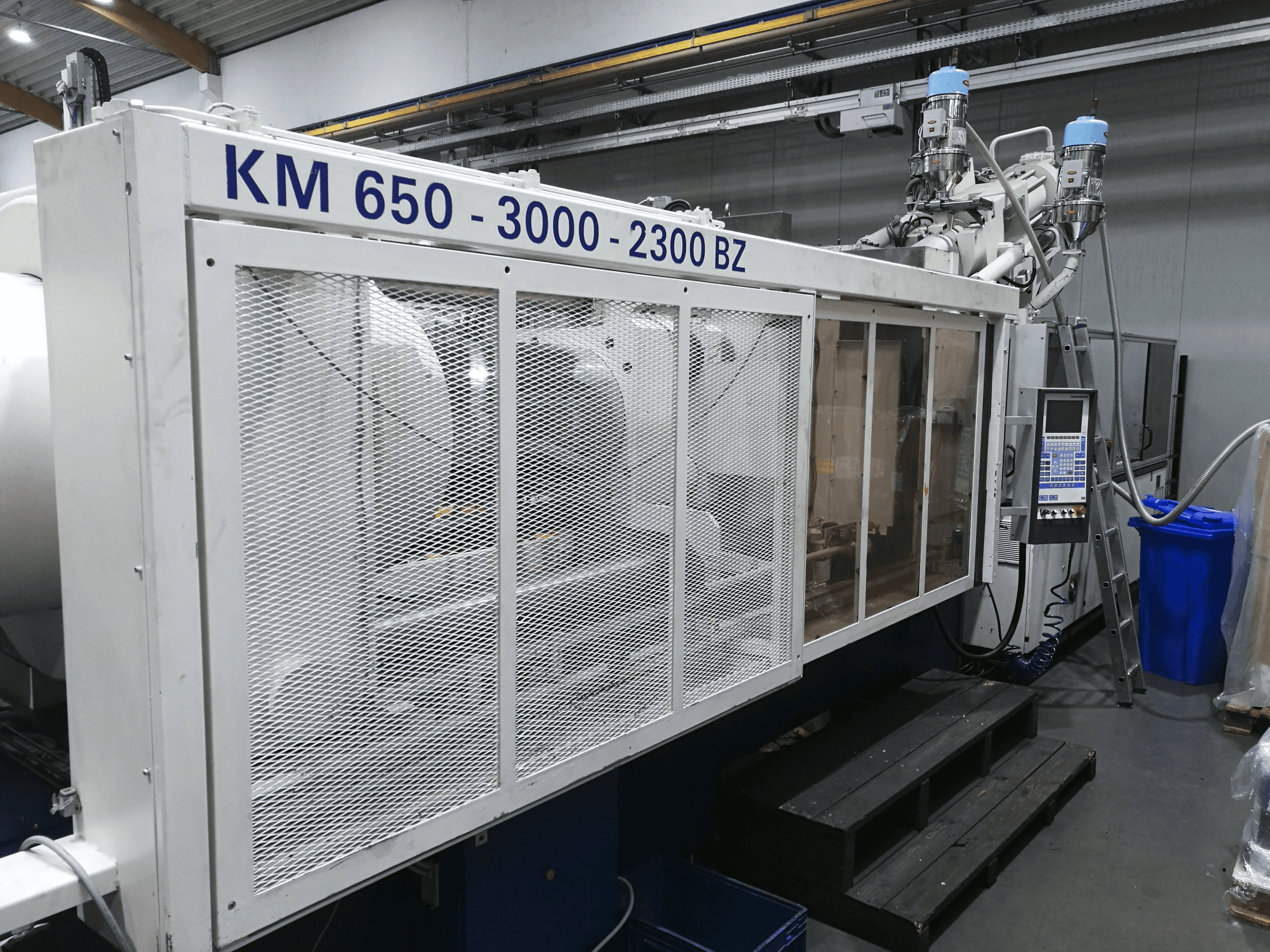 Vista lato sinistro 1 della macchina Krauss Maffei 650-3000-2300 BZ