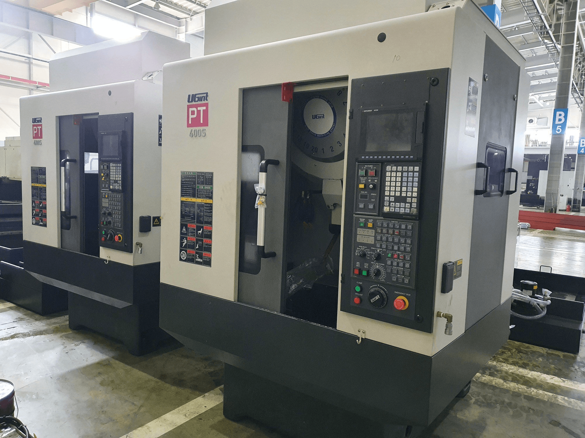 Vista frontale della macchina UGINT PT400S