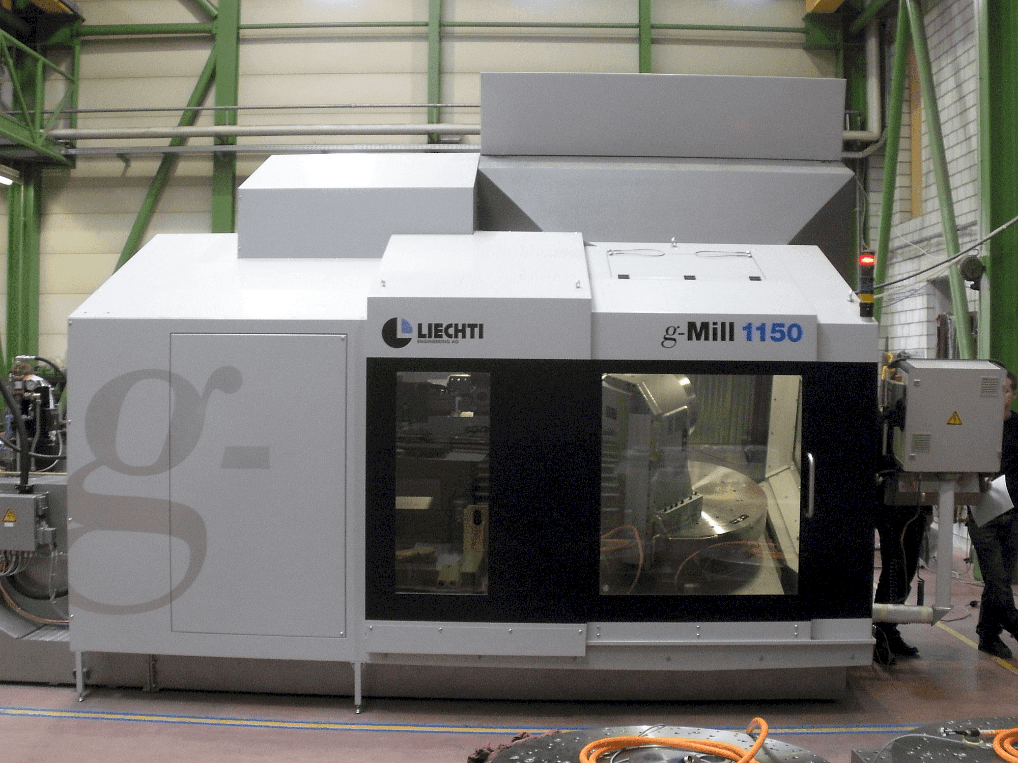 Vista frontale della macchina Liechti G-Mill 1150