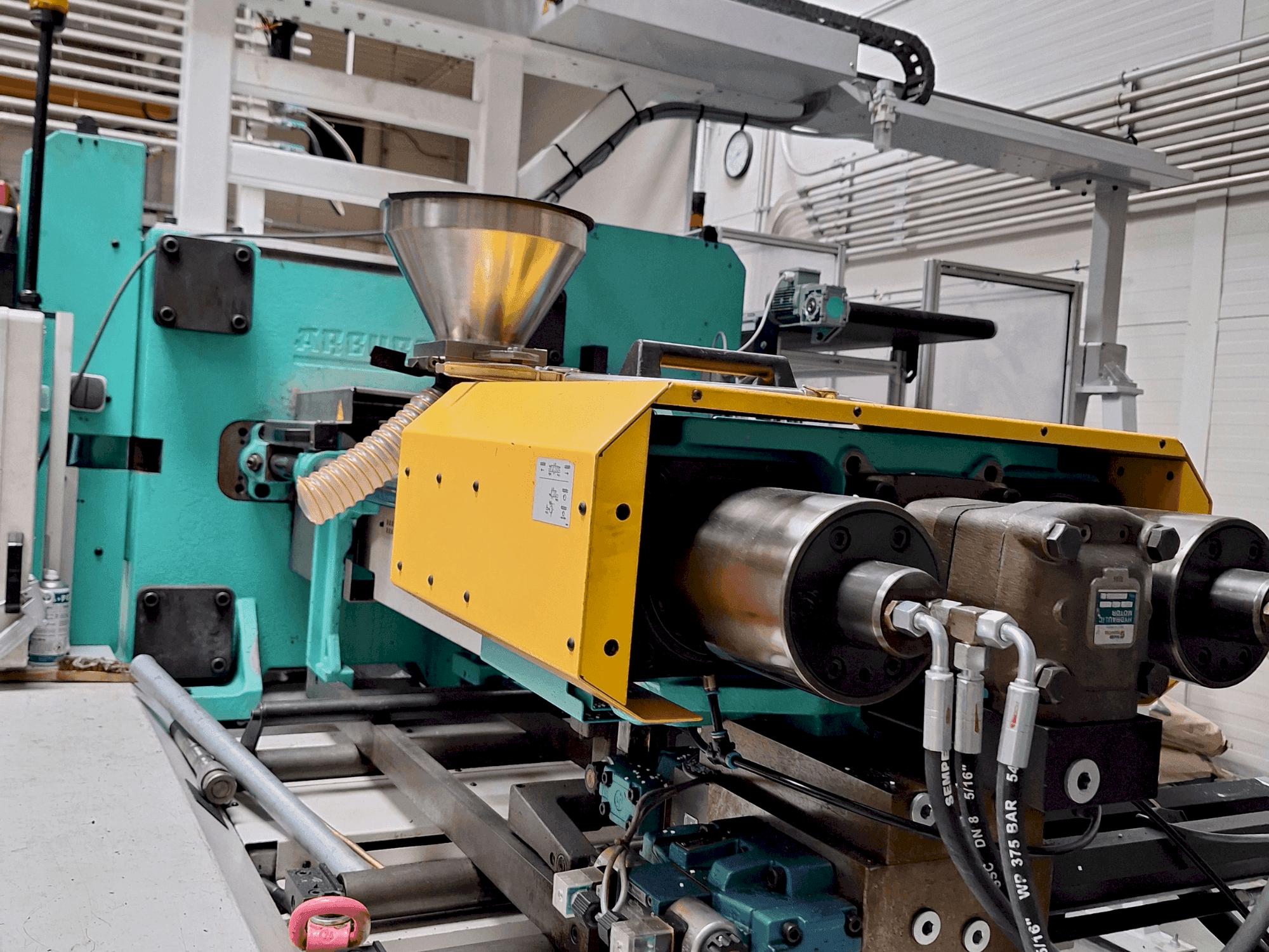 Vista frontale della macchina Arburg 630 S 2500-675