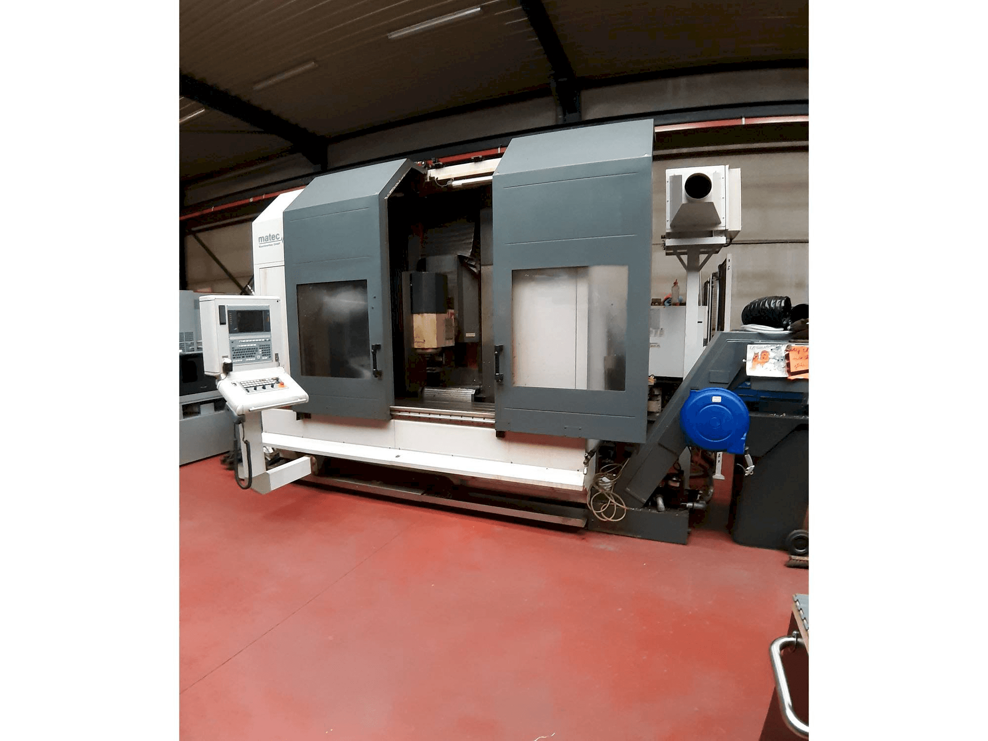 Vista frontale della macchina Matec 30 HV