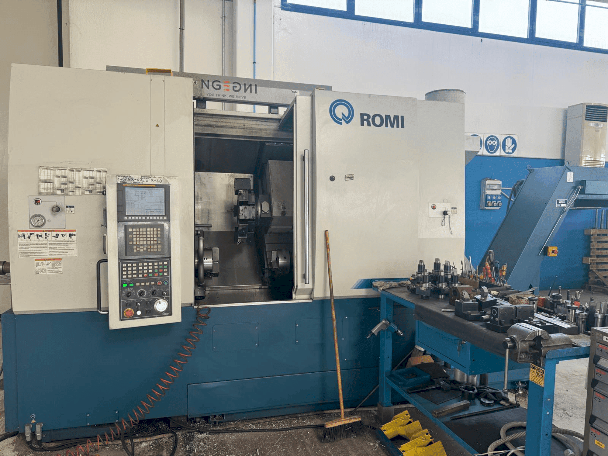 Vista frontale della macchina Romi GL 350B